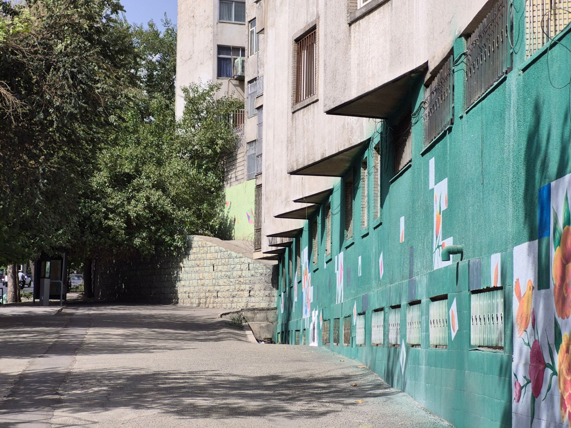 دیوار رنگ آمیزی شده