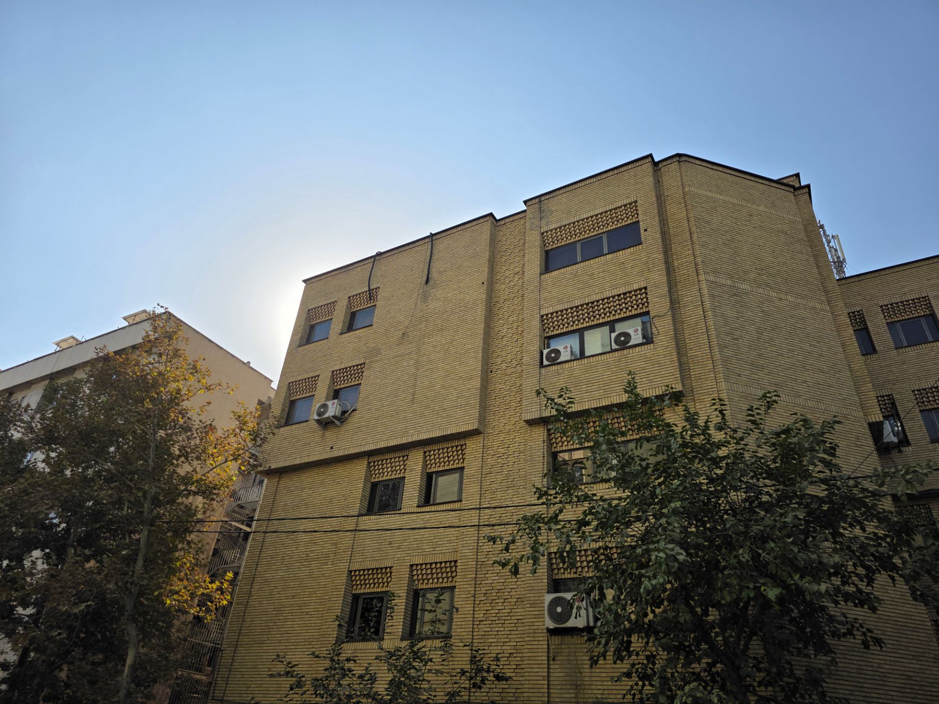 ساختمان آجری