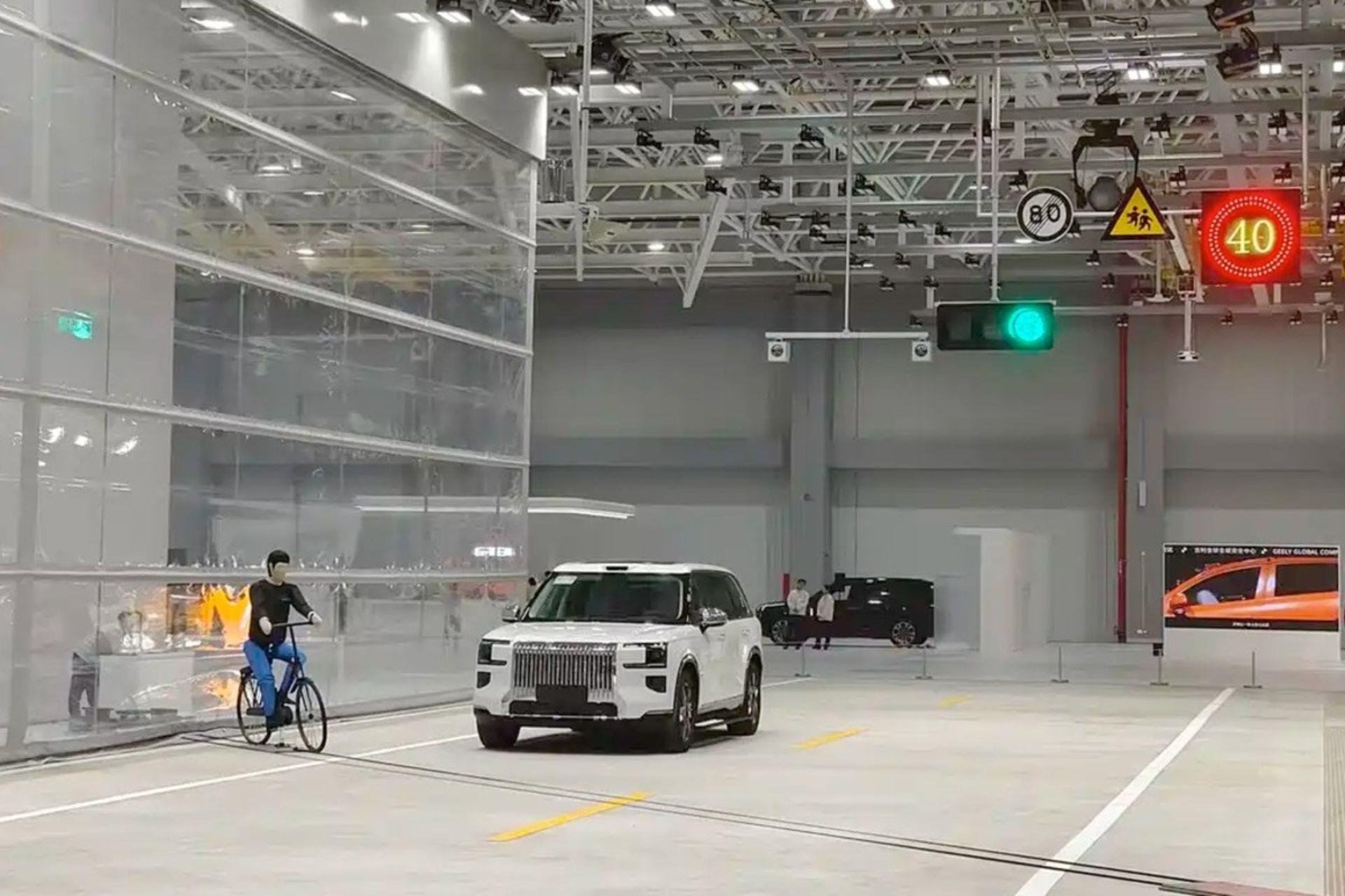 مرکز تست تصادف خودرو جیلی