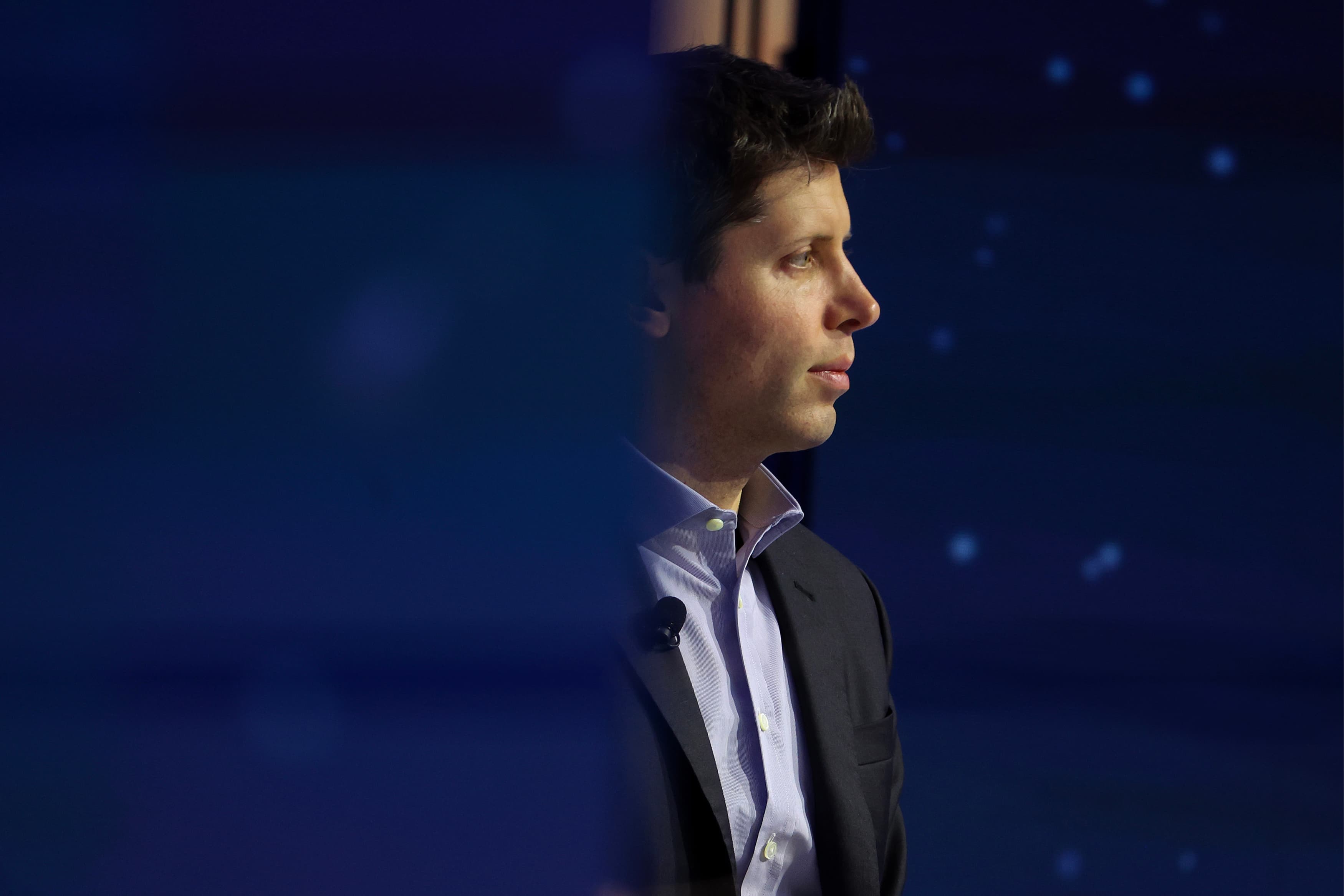 sam altman former openai ceo side suit photo 655bc05c7c0c309f9443483c