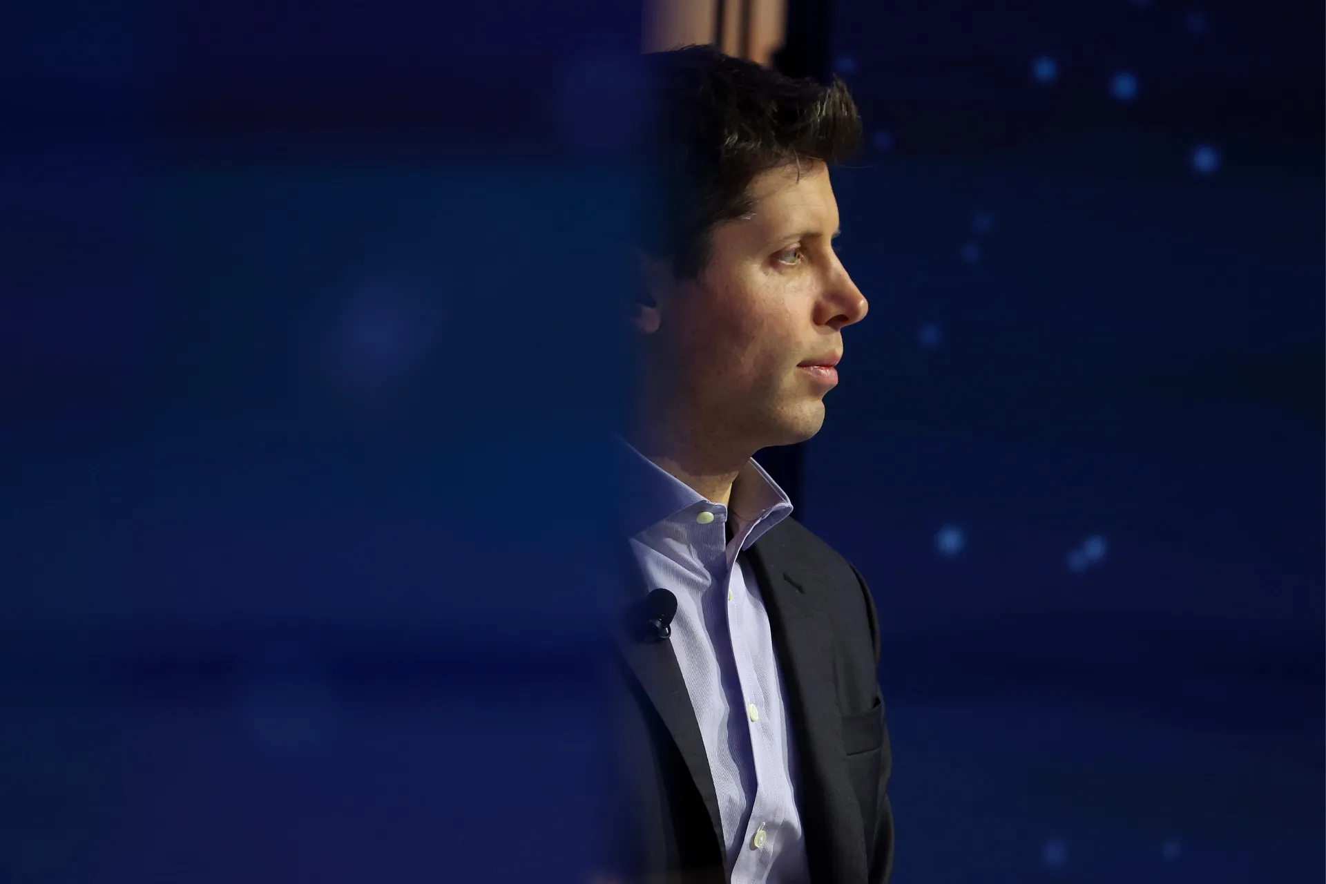 سم آلتمن / Sam Altman مدیرعامل سابق OpenAI نیم رخ