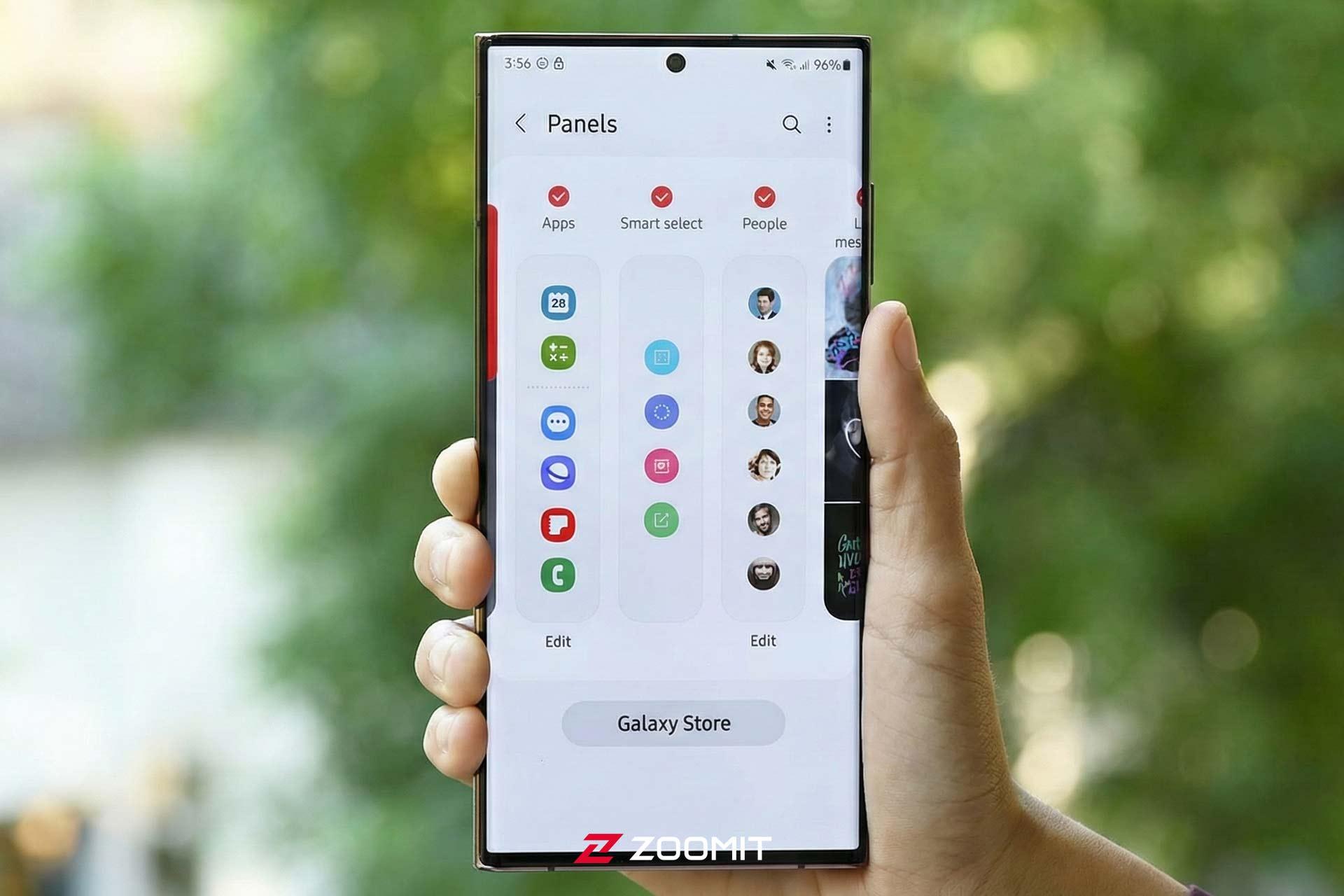 یک گوشی سامسونگ در صفحه‌ی پنل‌های اج پنل