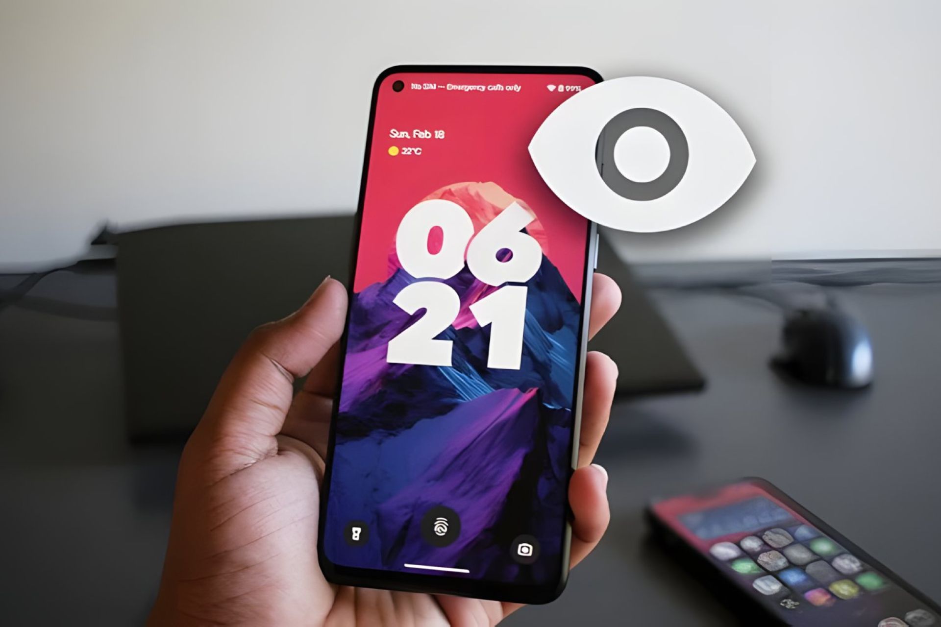 گوشی سامسونگ در دست با نماد چشم