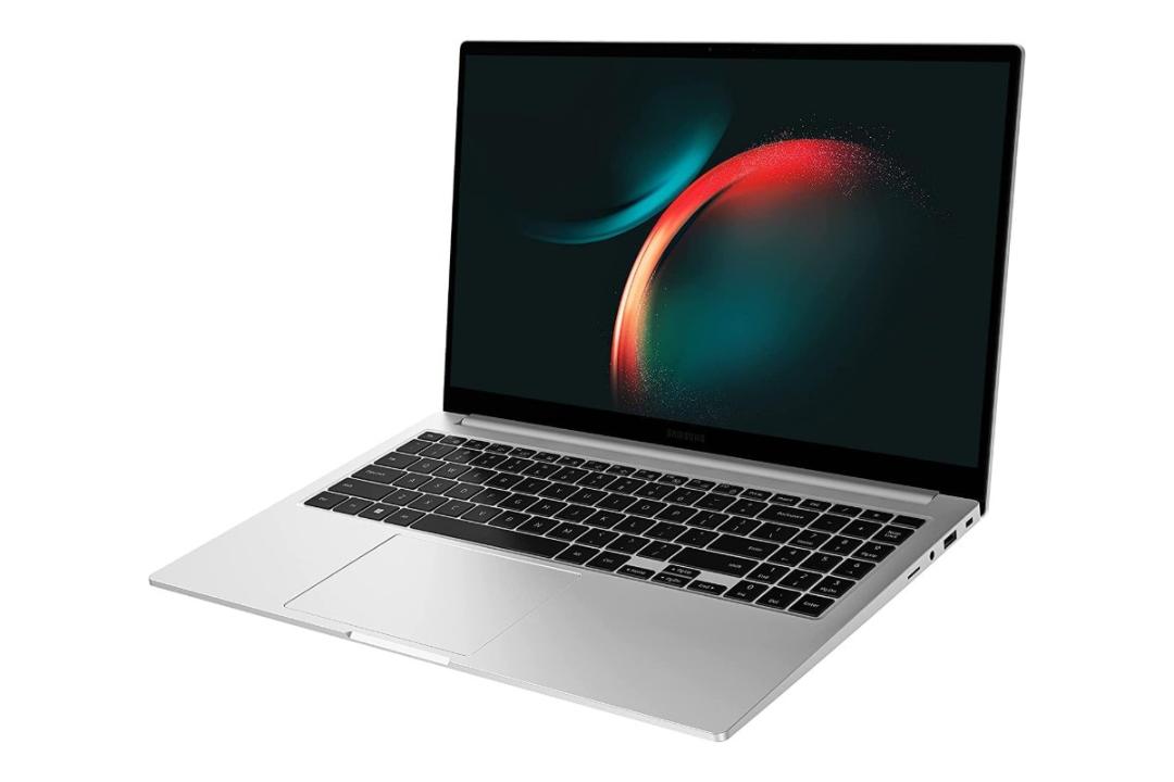 سامسونگ گلکسی بوک Samsung Galaxy Book3 نمای جلو و راست