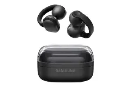 سامسونگ Galaxy Buds On نمای روبه‌رو با هدفون‌ها معلق