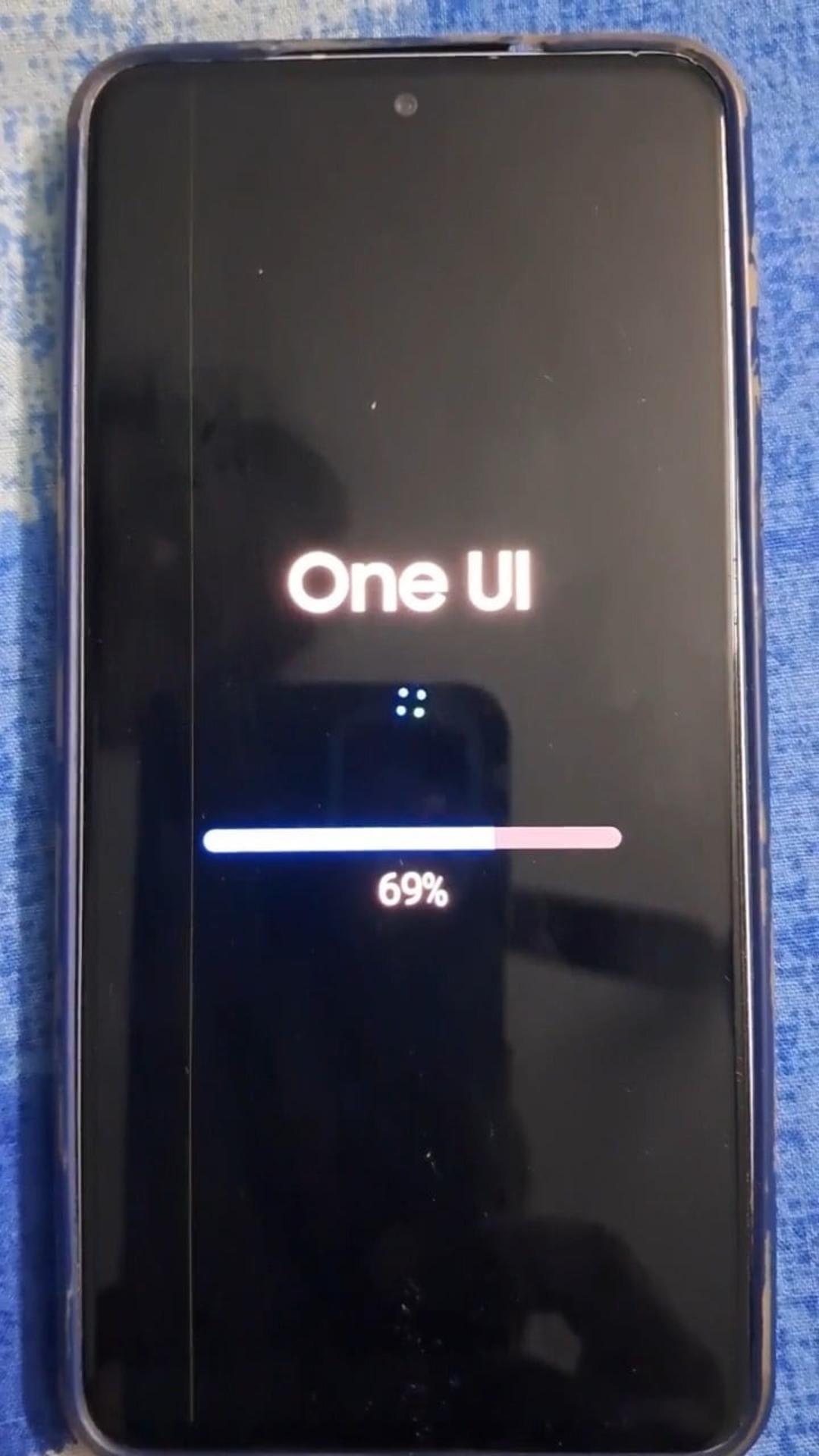 خط سبز نمایشگر در آپدیت One UI گوشی گلکسی S21 FE
