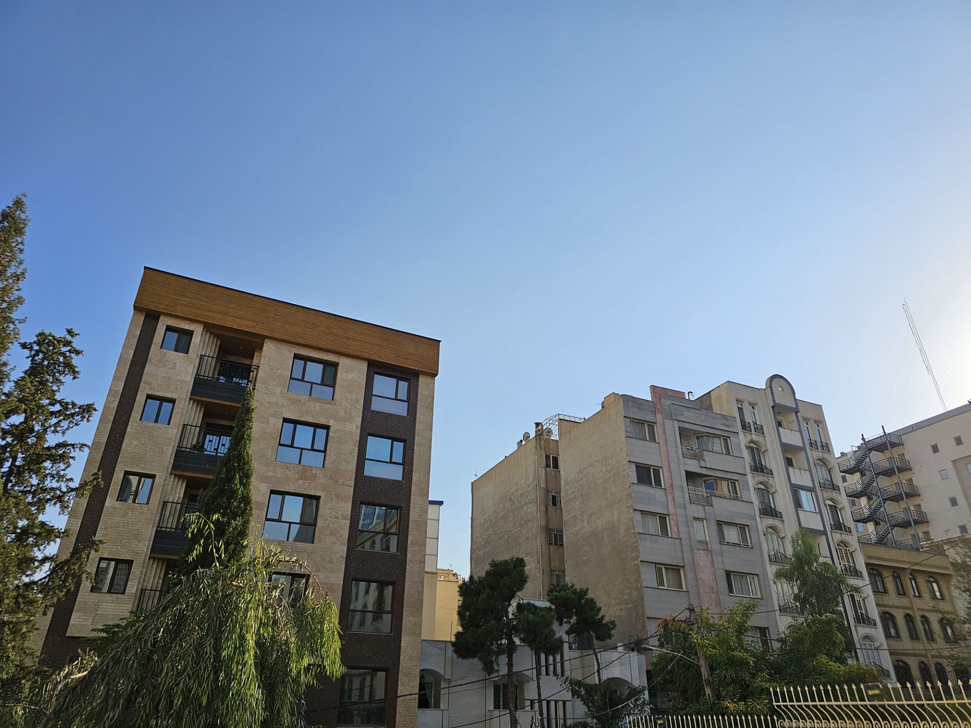 عکس دوربین واید گلکسی S23 اولترا در روز