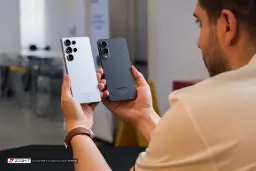 گلکسی S25 اج سامسونگ Edge در دست مرد جوان