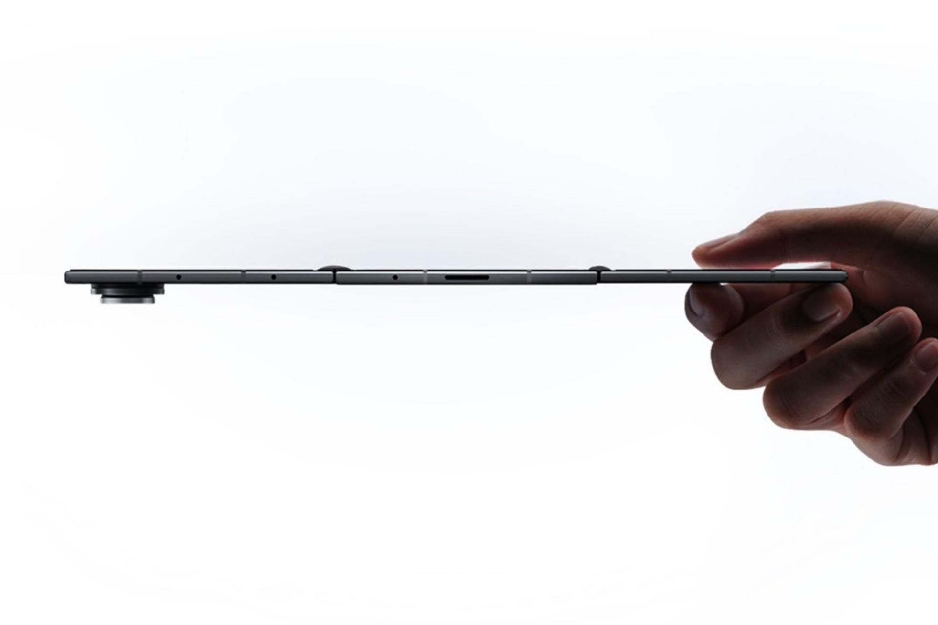 ضخامت گوشی گلکسی زد ترای‌فولد سامسونگ در دست