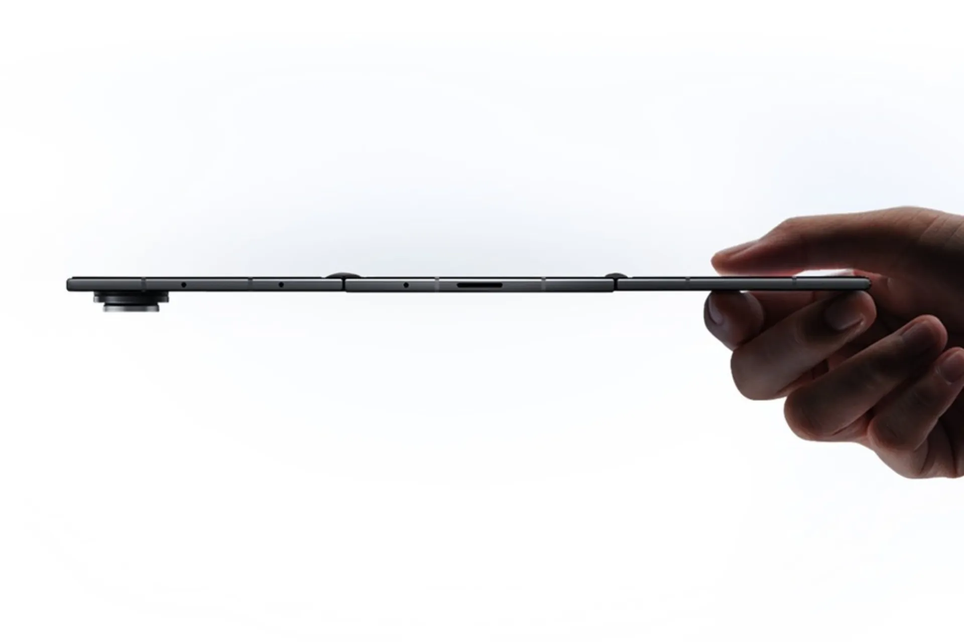 ضخامت گوشی گلکسی زد ترای‌فولد سامسونگ در دست