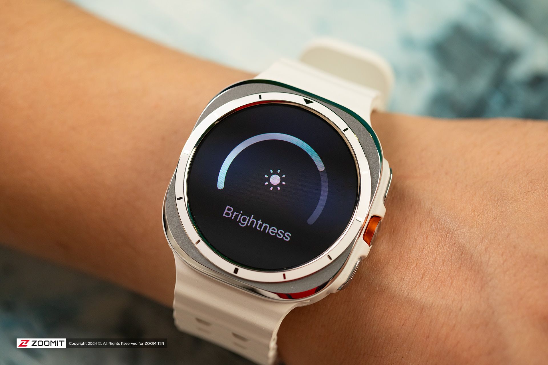 سطح روشنایی گلکسی واچ اولترا سامسونگ مدل سفید