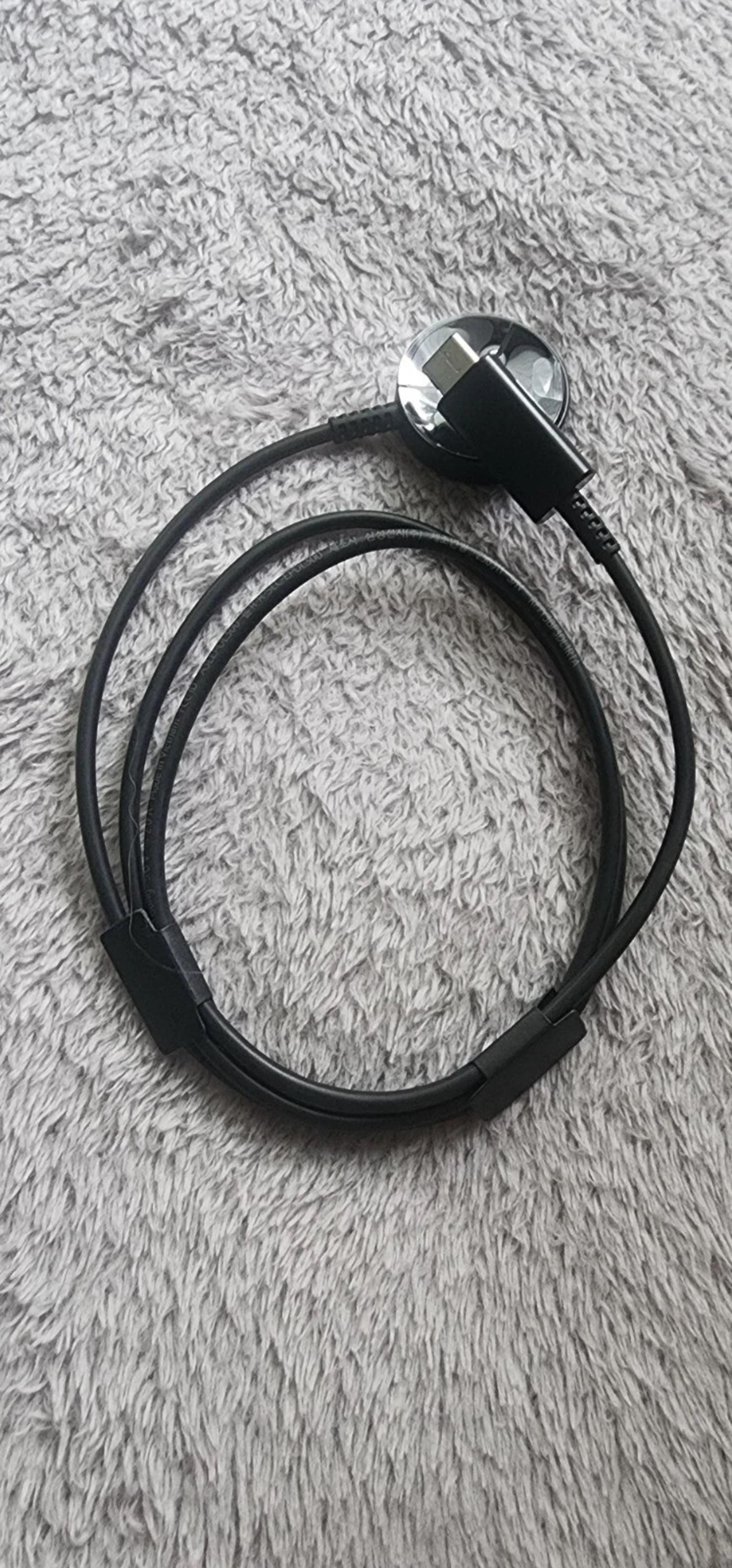 کابل شارژ نمونه‌ی ازمایشی گلکسی واچ ۸ کلاسیک