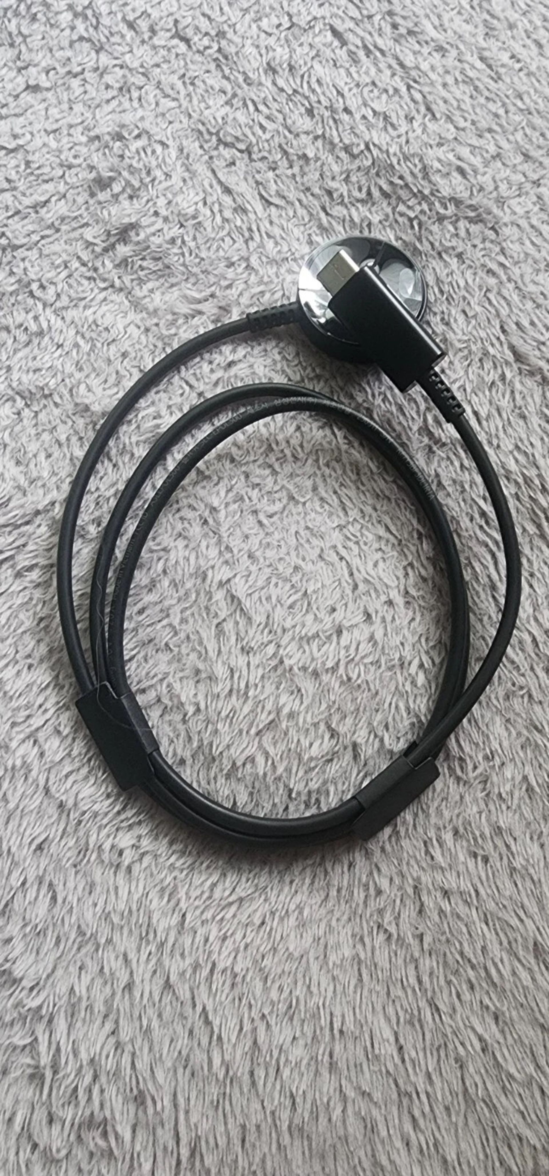 کابل شارژ نمونه‌ی ازمایشی گلکسی واچ ۸ کلاسیک