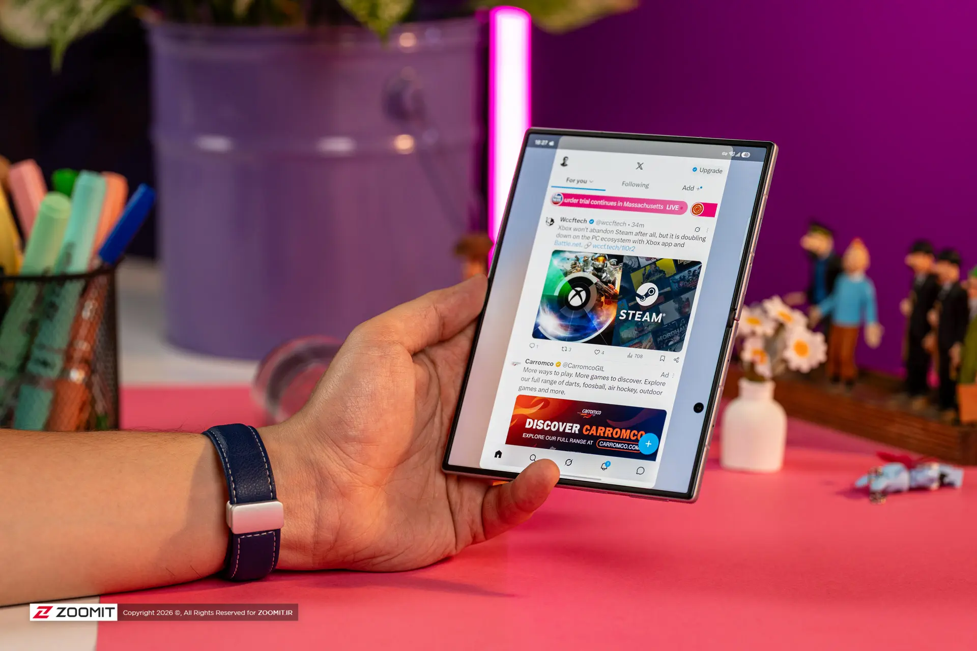 گوشی تاشو سامسونگ زد فولد ۸ (Samsung Galaxy Z Fold 8) در دست کاربر