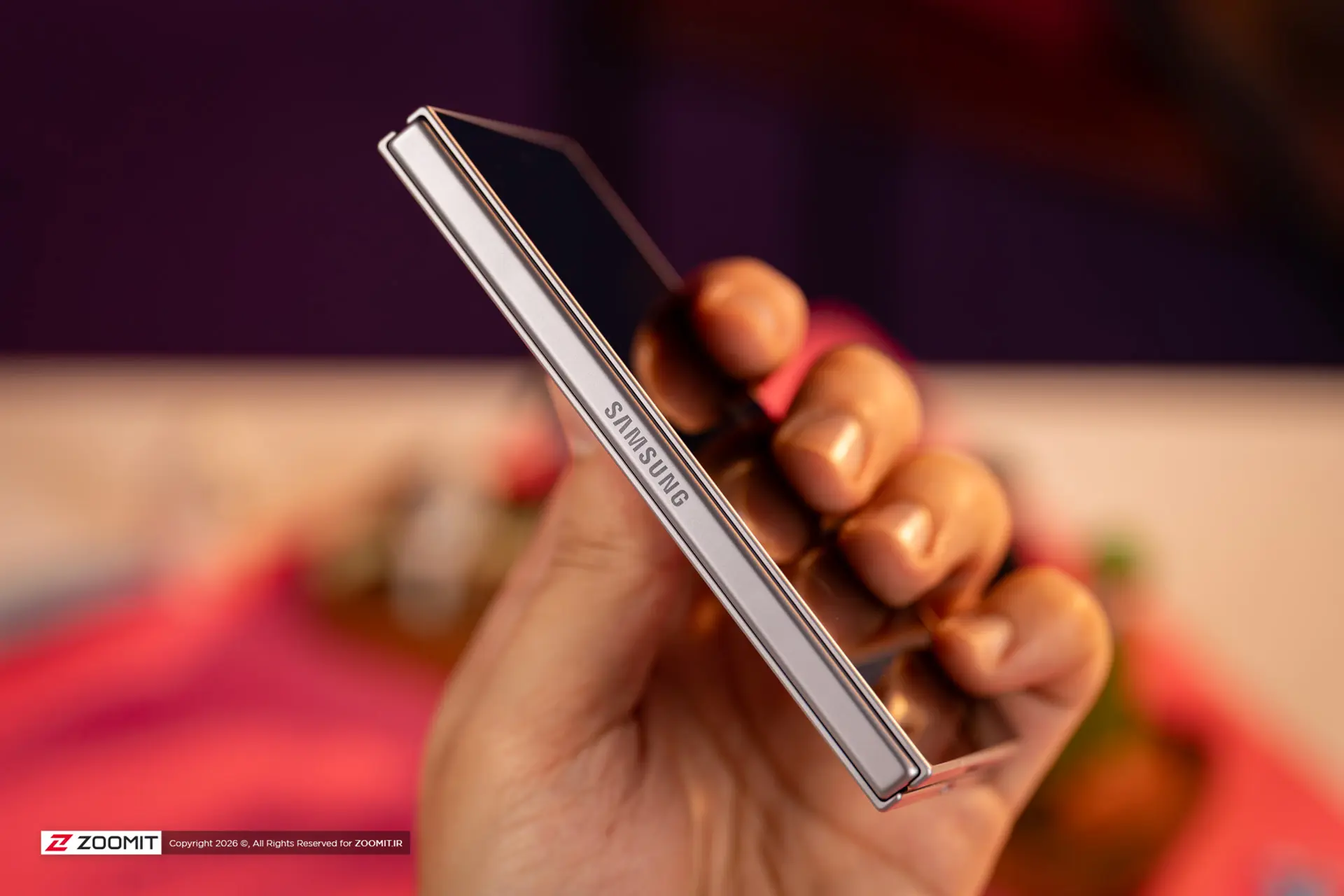 گوشی تاشو سامسونگ زد فولد ۸ (Samsung Galaxy Z Fold 8) در دست کاربر