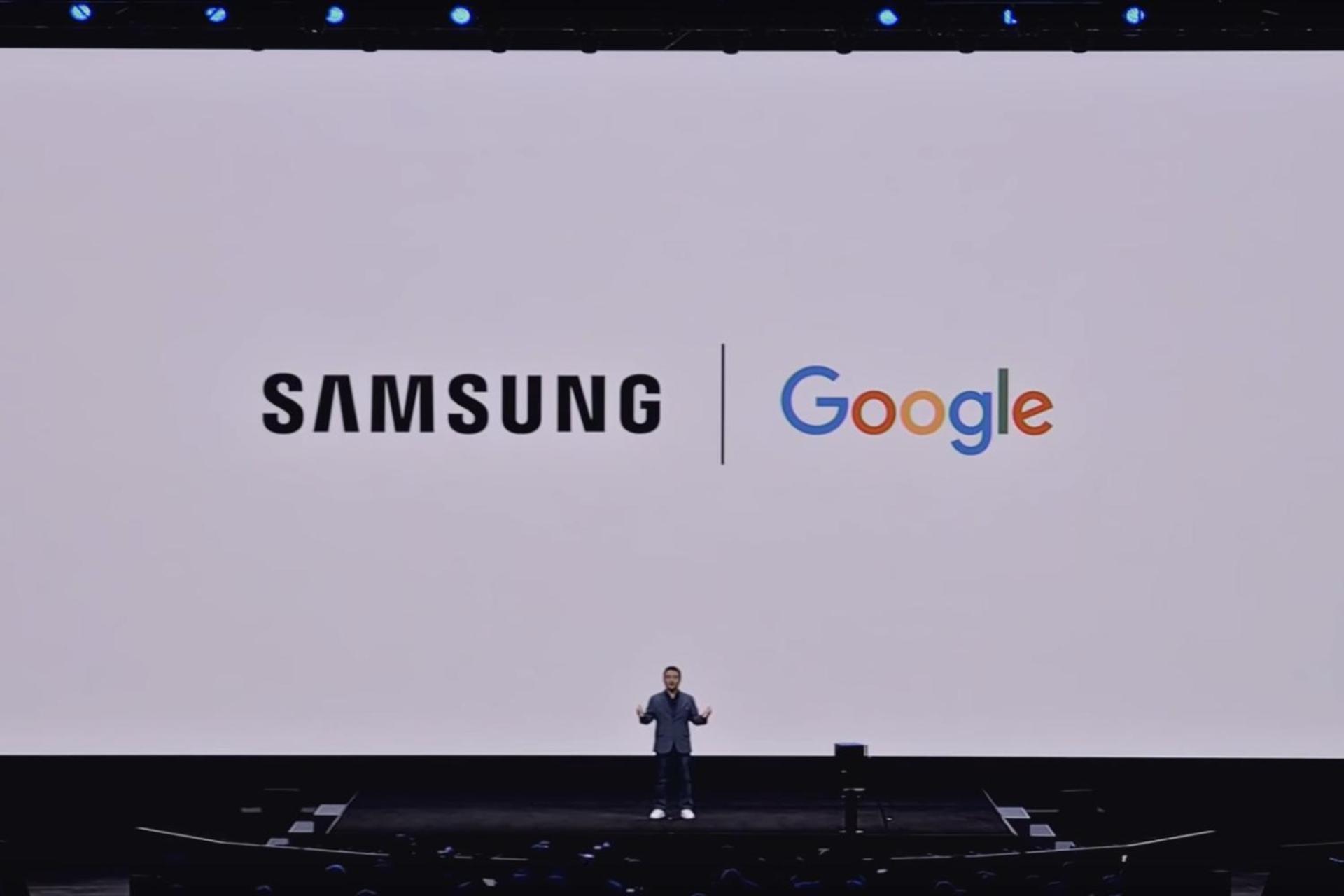 لوگو گوگل و سامسونگ روی نمایشگر بزرگ