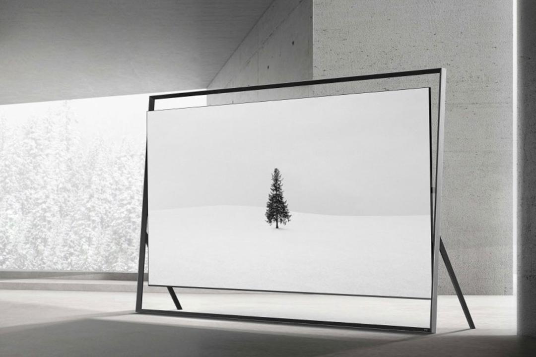 تصویر درخت کاج میان برف‌‌ها روی تلویزیون Micro RGB سامسونگ