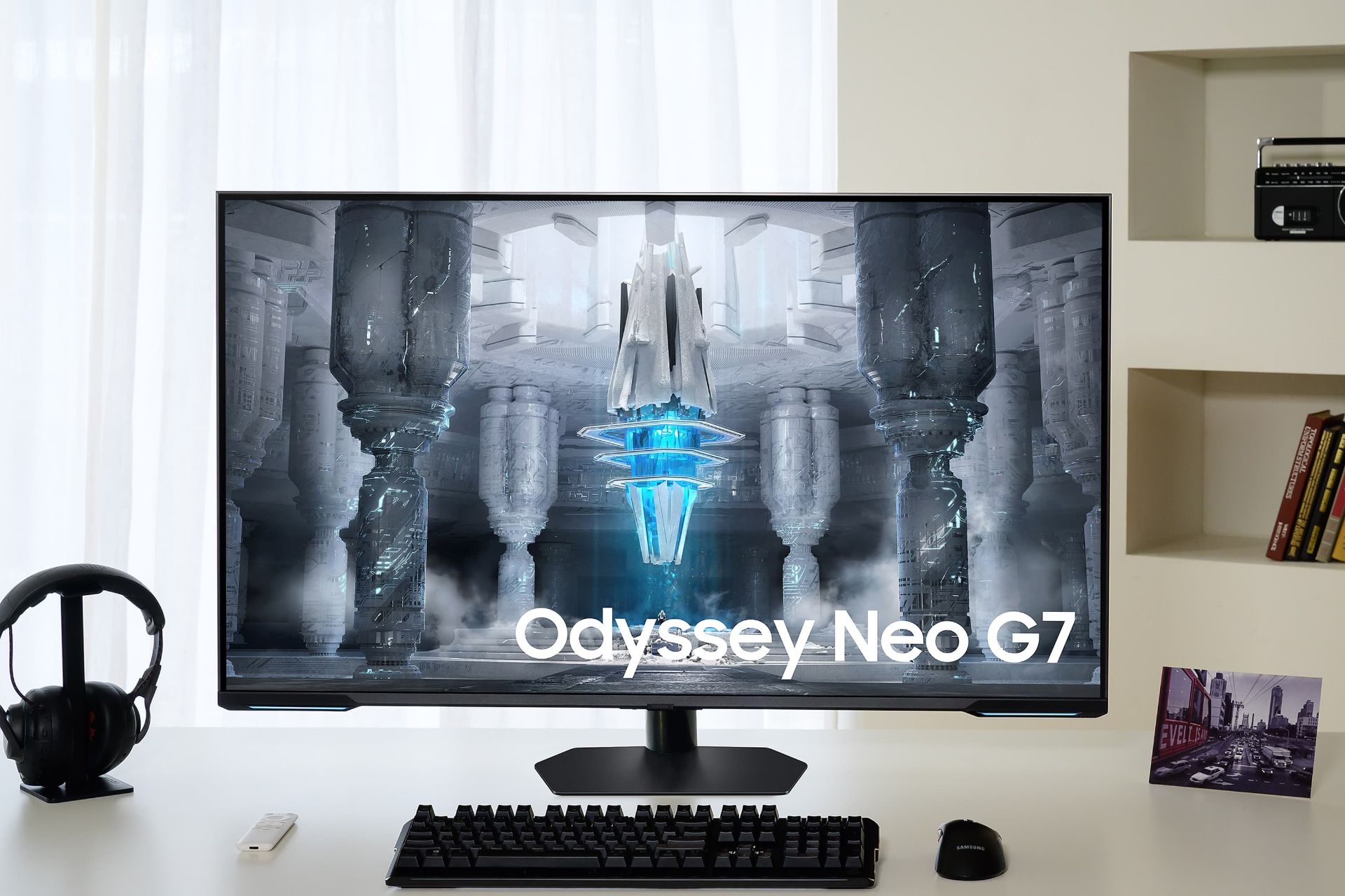مانیتور سامسونگ Odyssey Neo G7 از نمای جلو