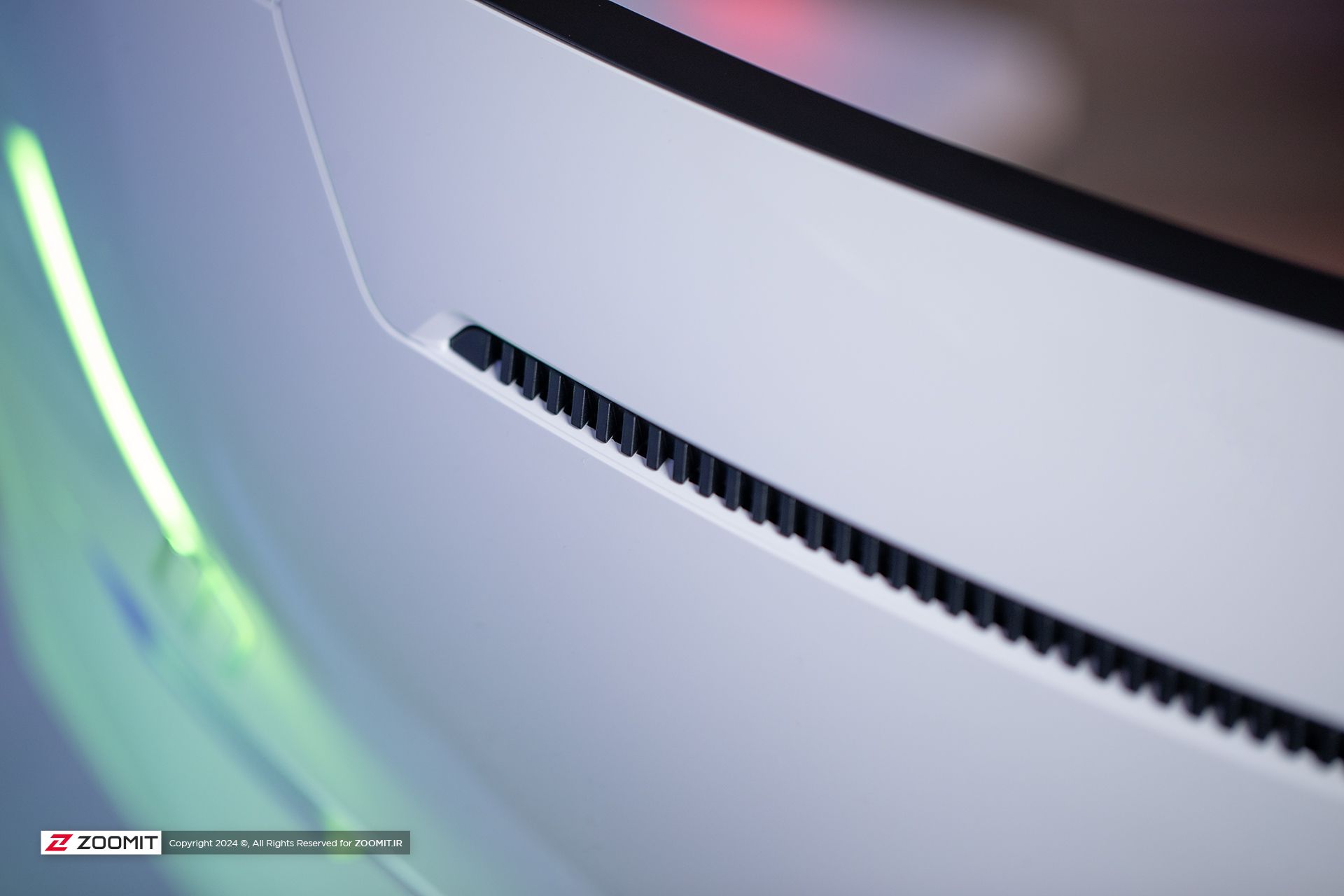 خروجی جریان هوا در پنل پشت مانیتور Odyssey Neo G9 سامسونگ