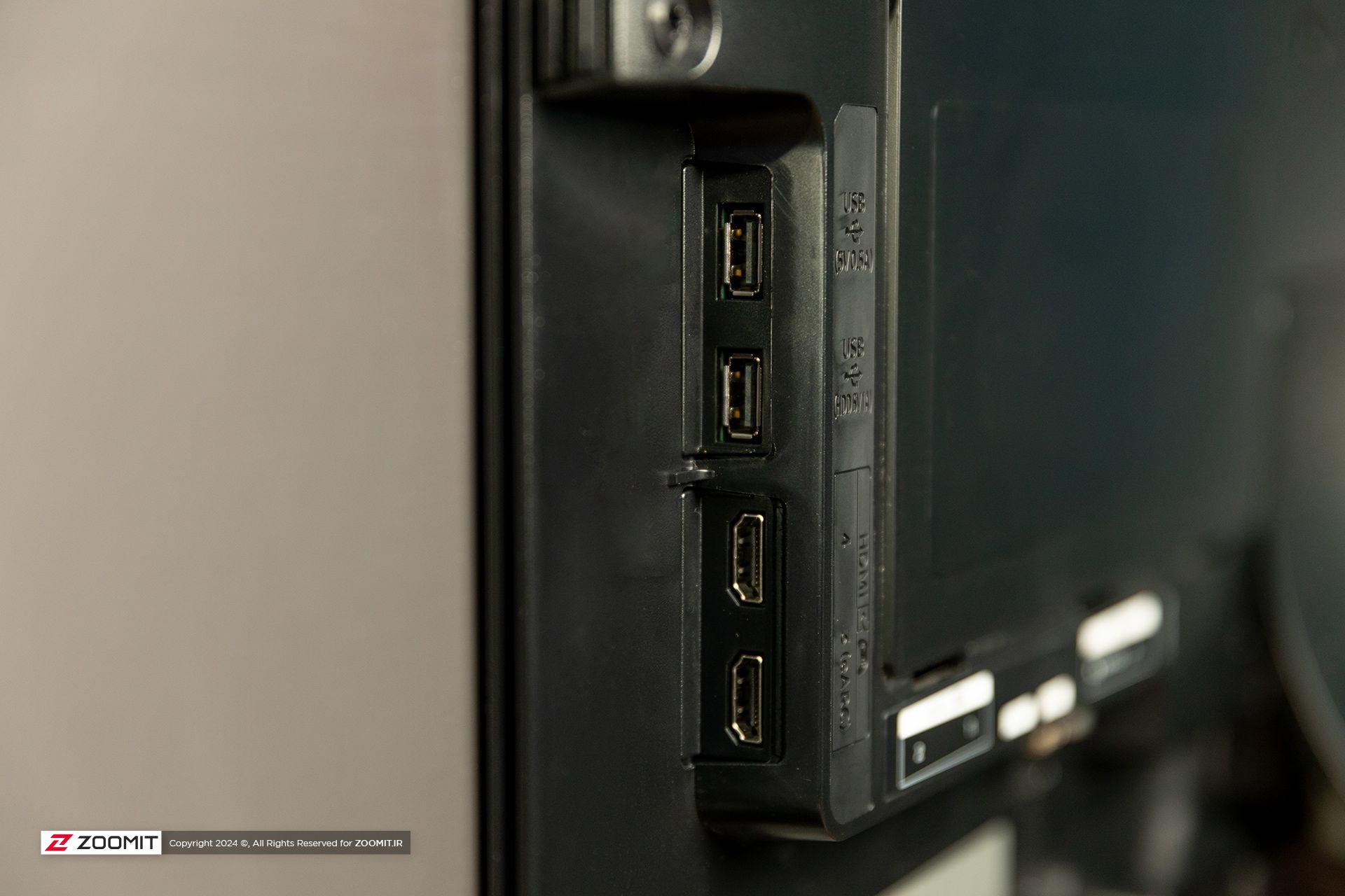 Samsung S95B OLED TV side ports