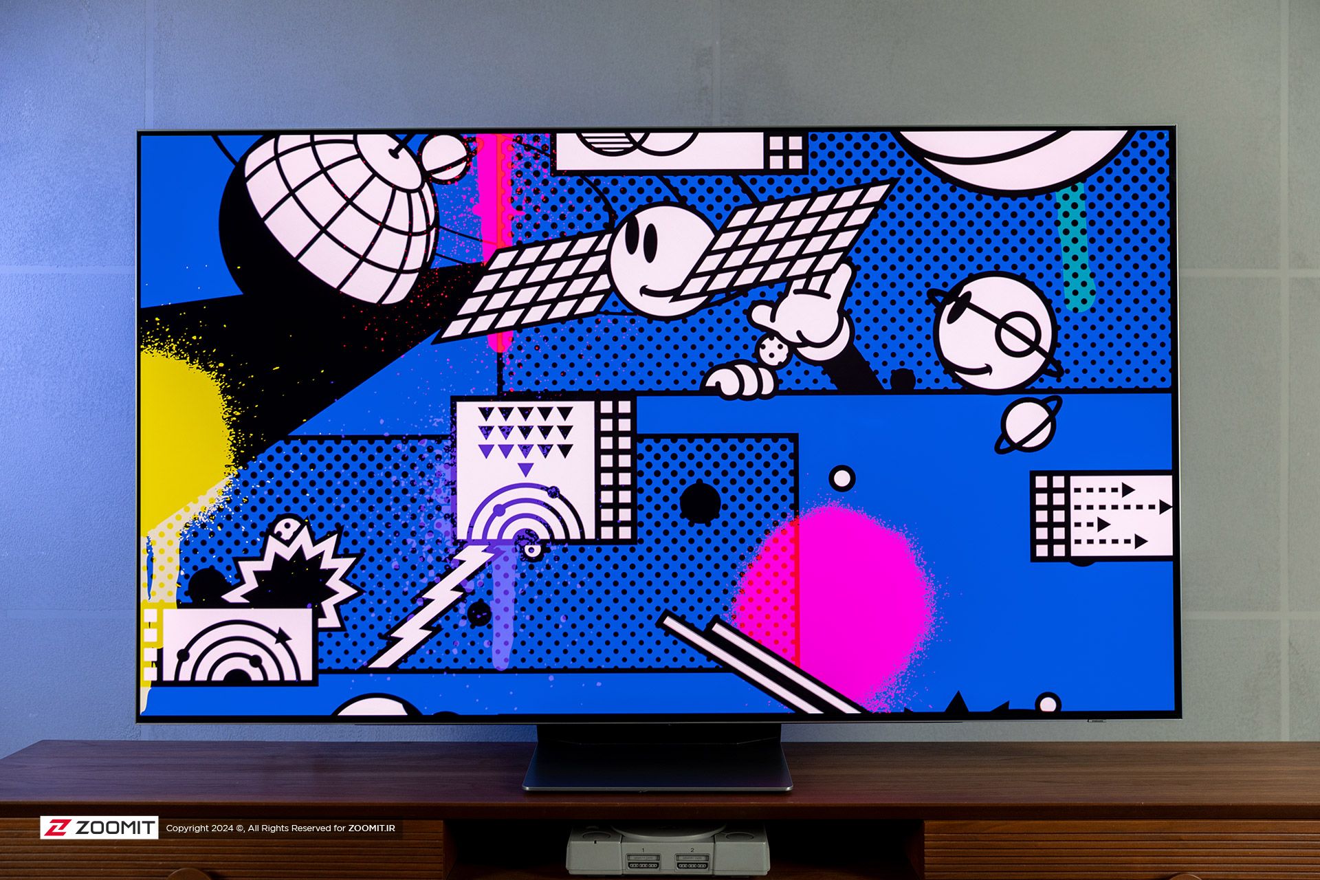 نمای جلویی تلویزیون OLED سامسونگ S95B