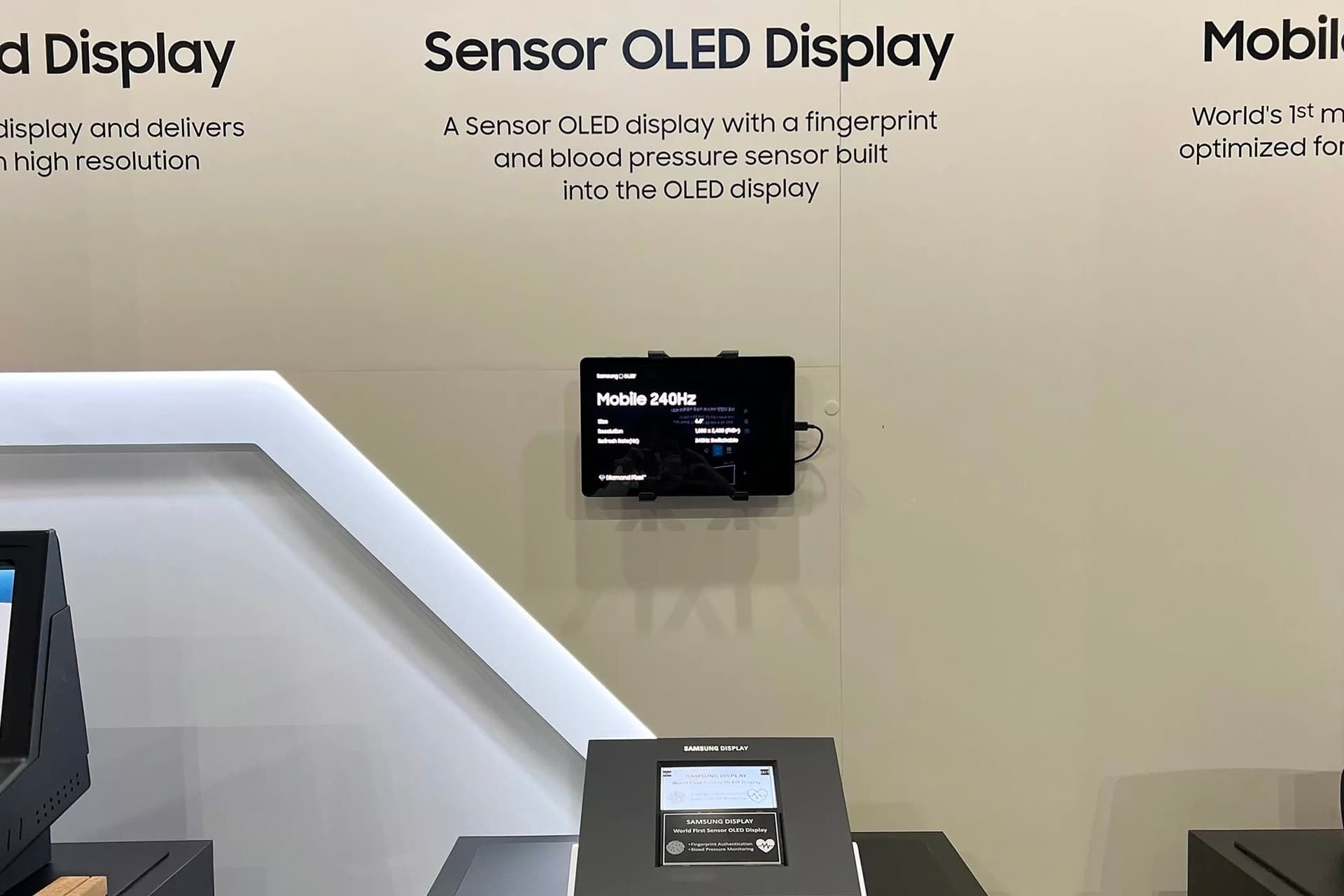 نمایشگر سنسور اولد سامسونگ روی دیوار