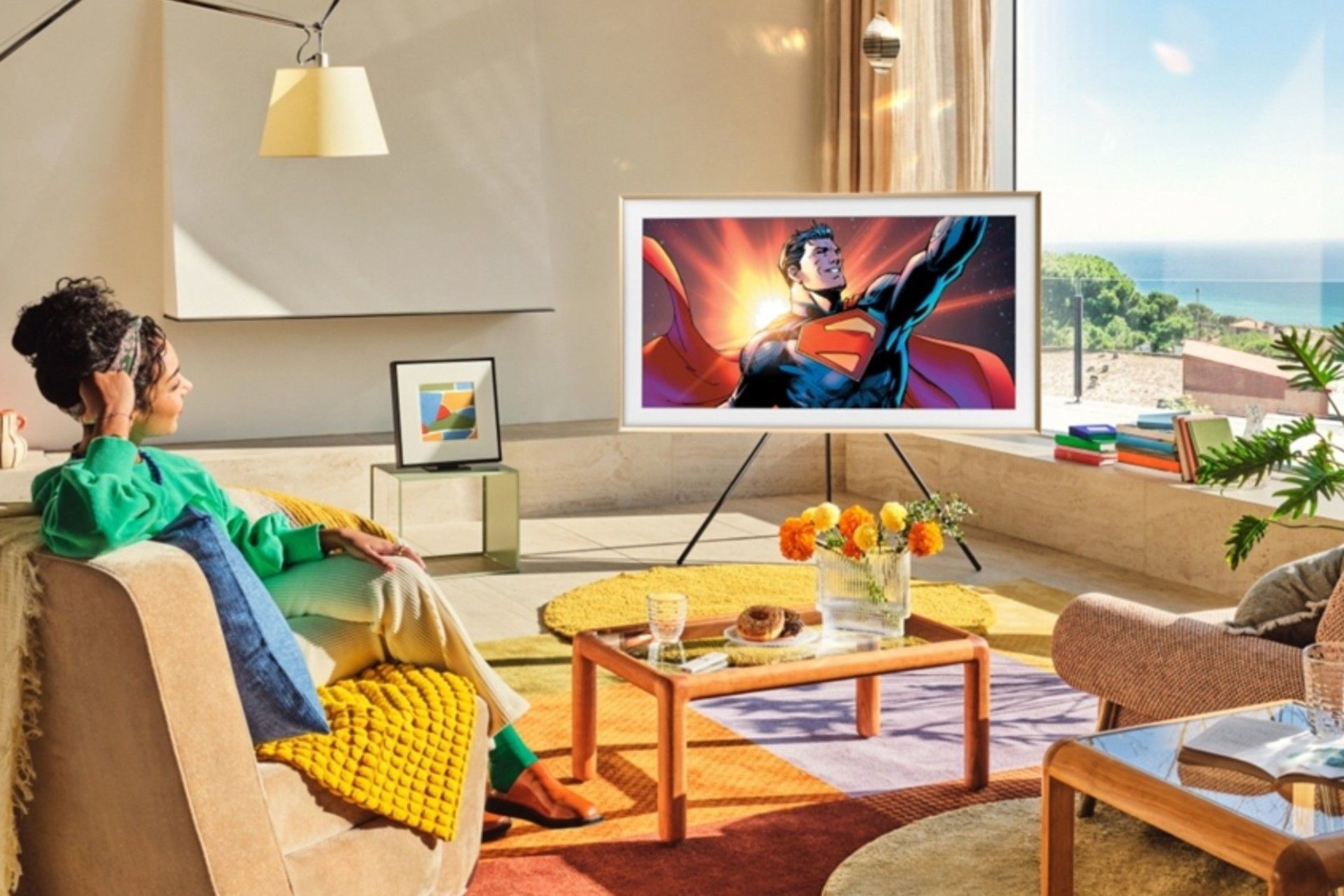 تلویزیون پرو آرت سامسونگ در فضای خانه در حال نمایش سوپرمن