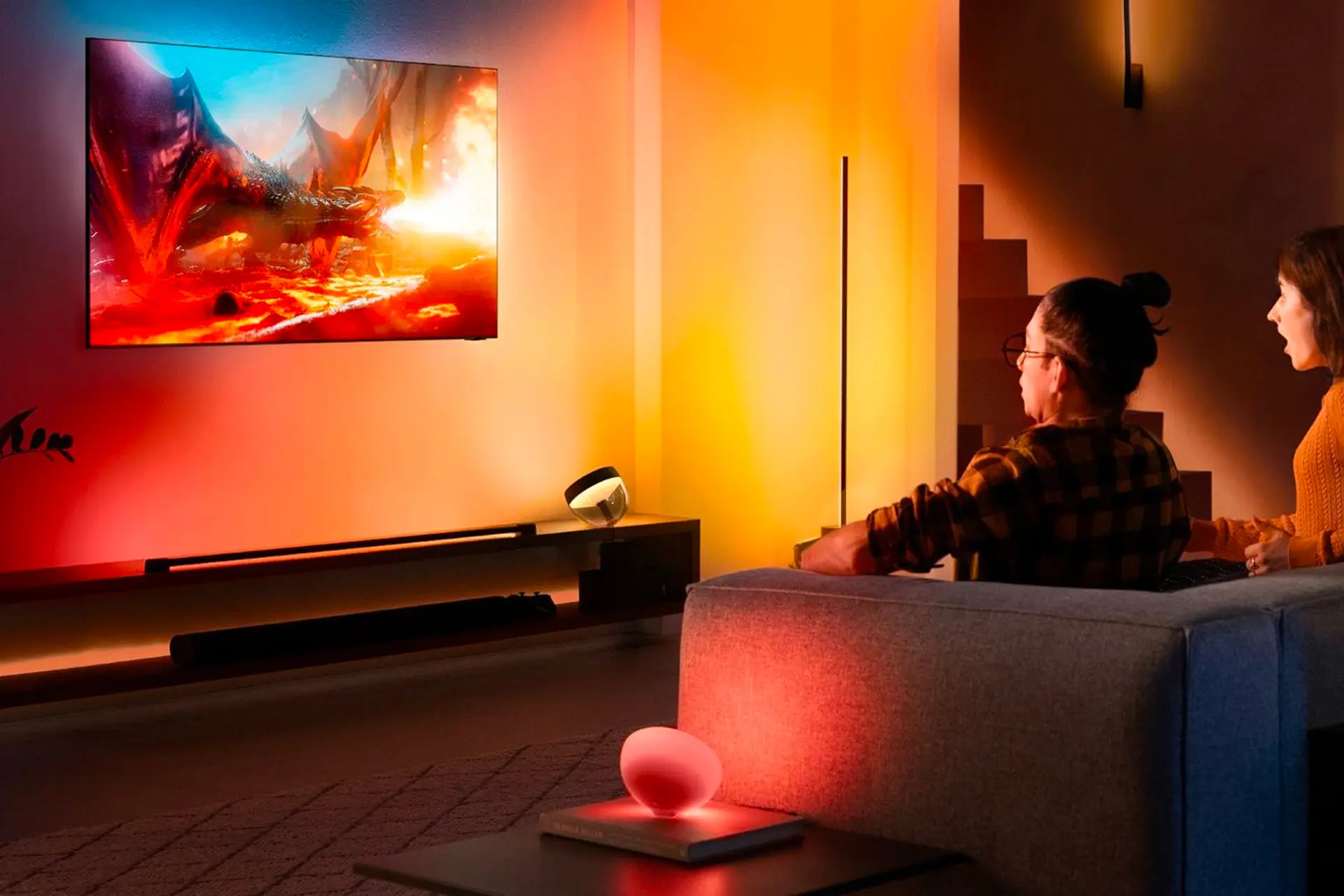 تلویزیون سامسونگ با نور سینک شده چراغ فیلیپس هیو