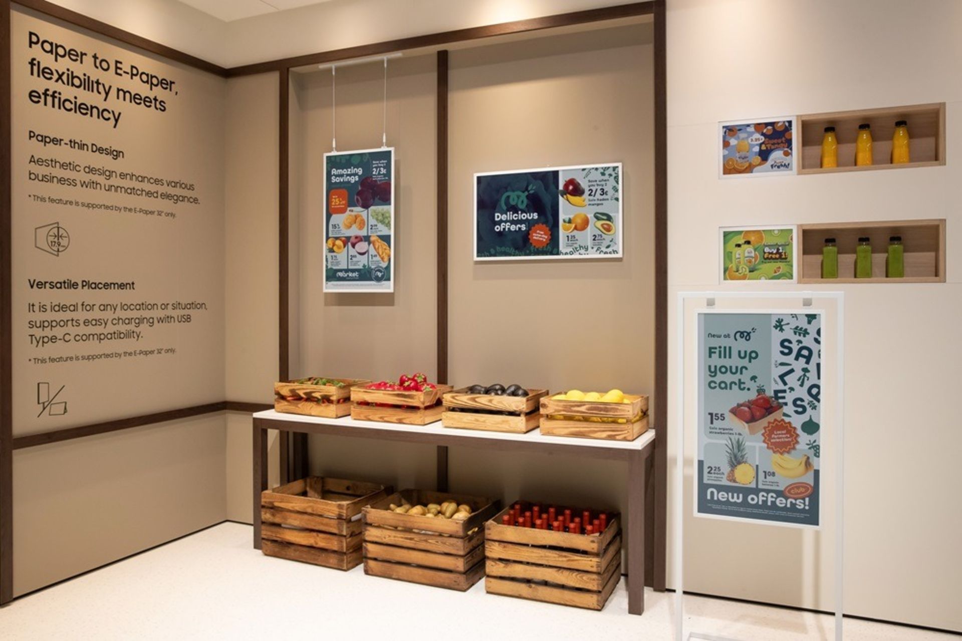 نمایشگرهای Color-E سامسونگ روی دیوار در نمایشگاه