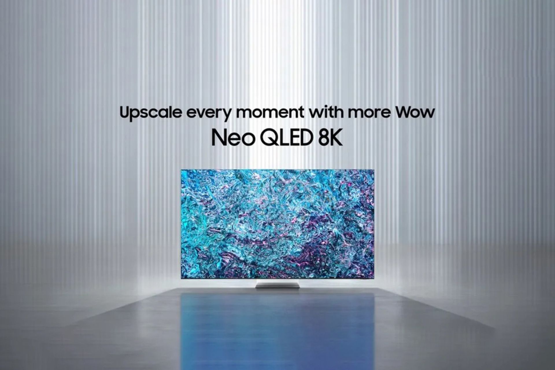تلویزیون Neo QLED 8K سامسونگ با بک‌گراند آبی