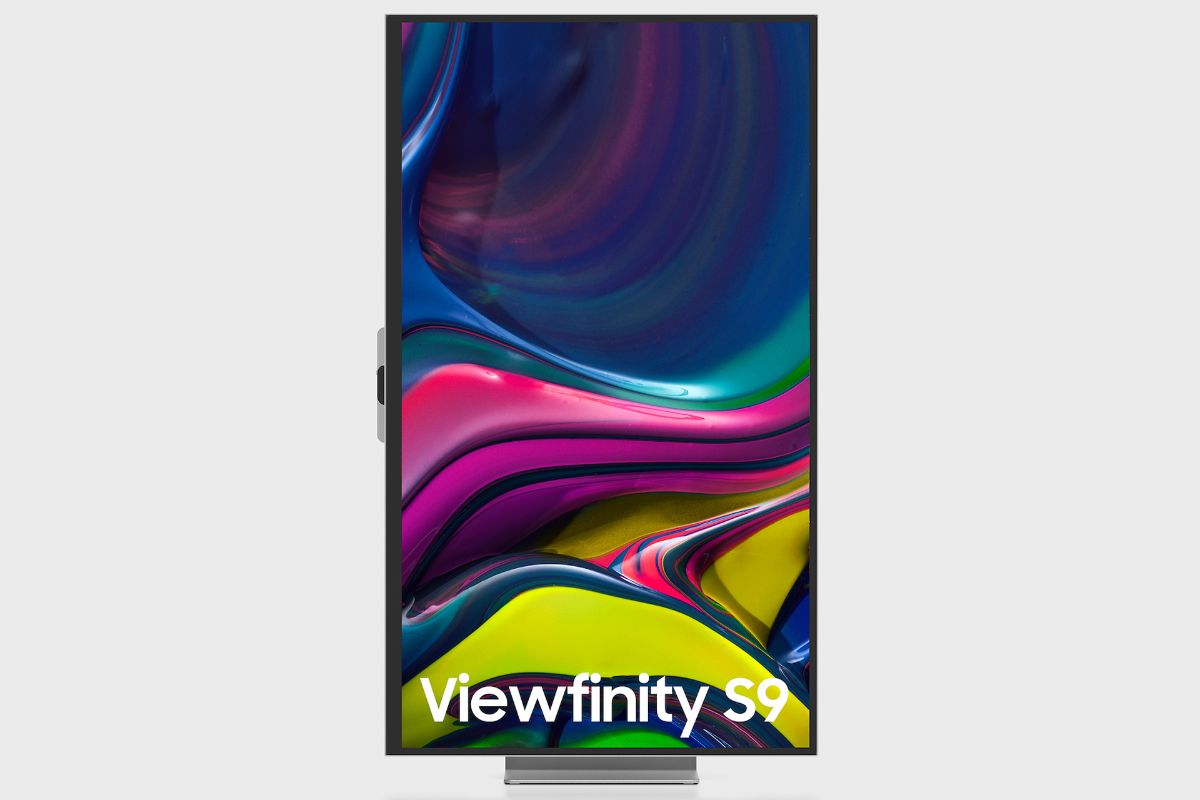 مانیتور سامسونگ Samsung ViewFinity S9 5K در حالت عمودی