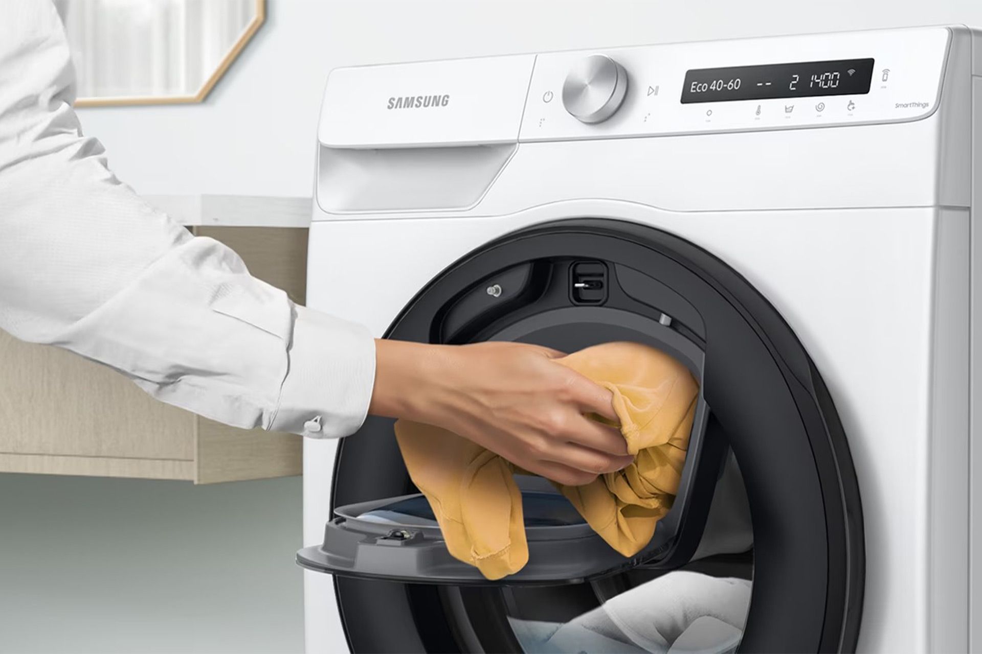 اضافه کردن لباس حین شست‌وشو در ماشین لباسشویی WW90T554 سامسونگ