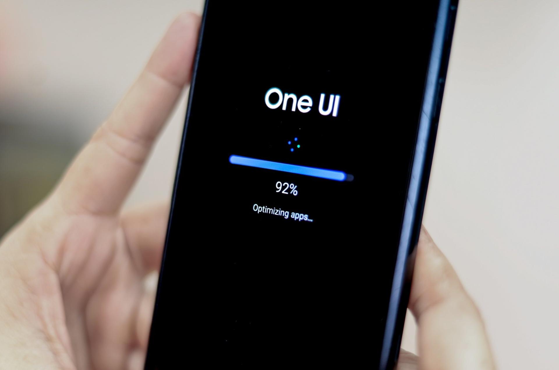 آپدیت One UI 7 روی گوشی سامسونگ