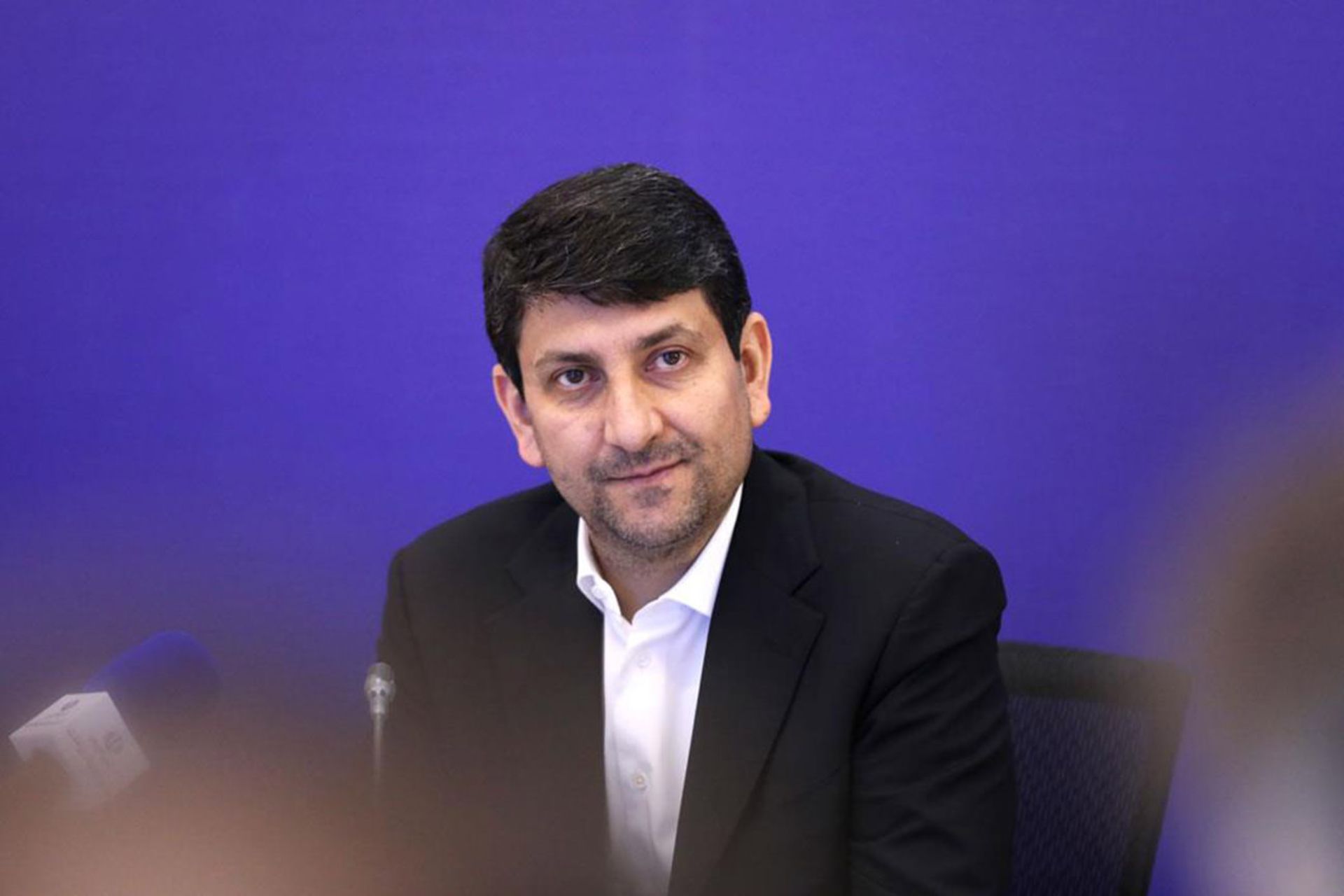 ستار هاشمی وزیر ارتباطات ساختمان کلاه‌فرنگی