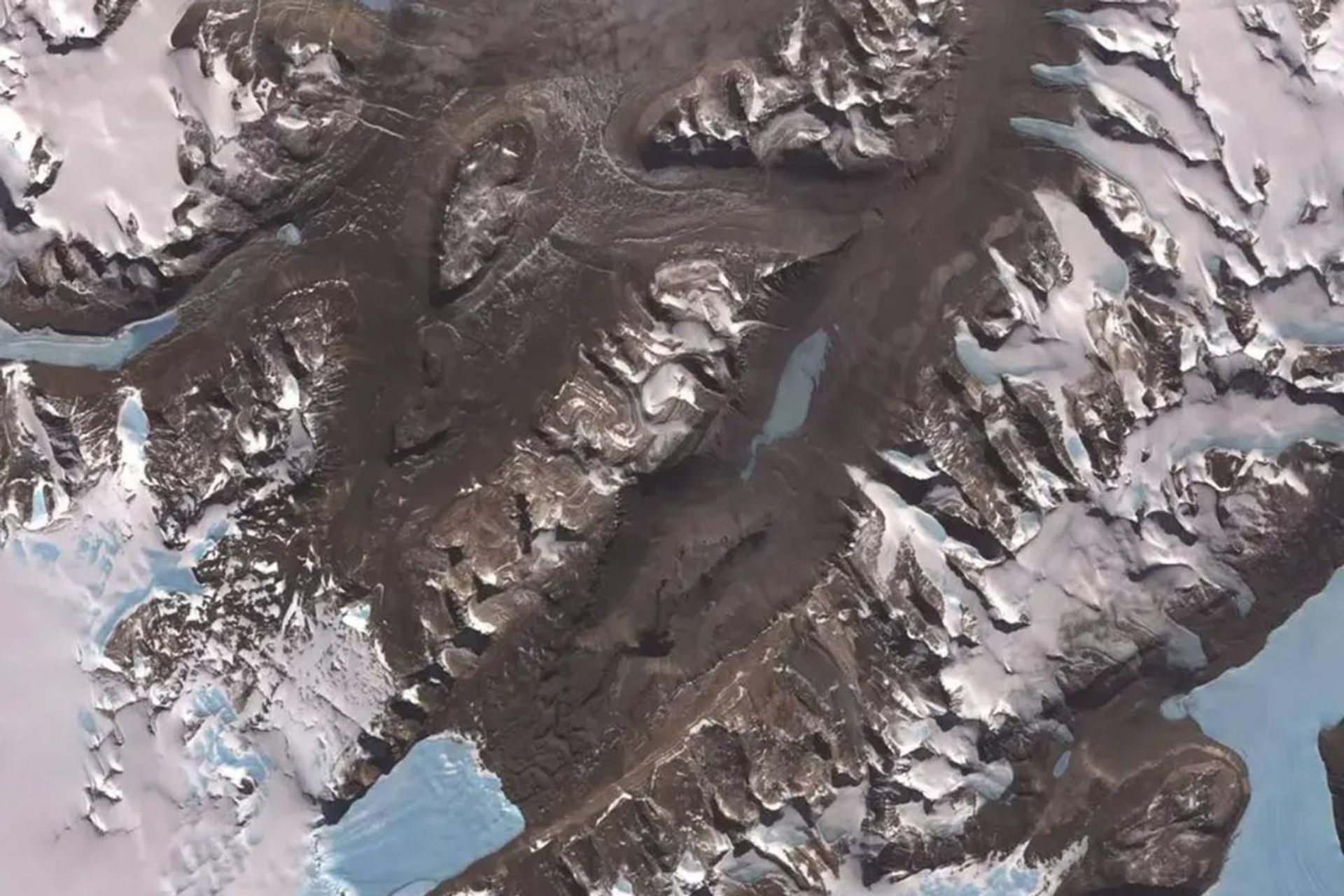 تصویر ماهواره‌ای از دره‌های خشک مک‌موردو در قطب جنوب