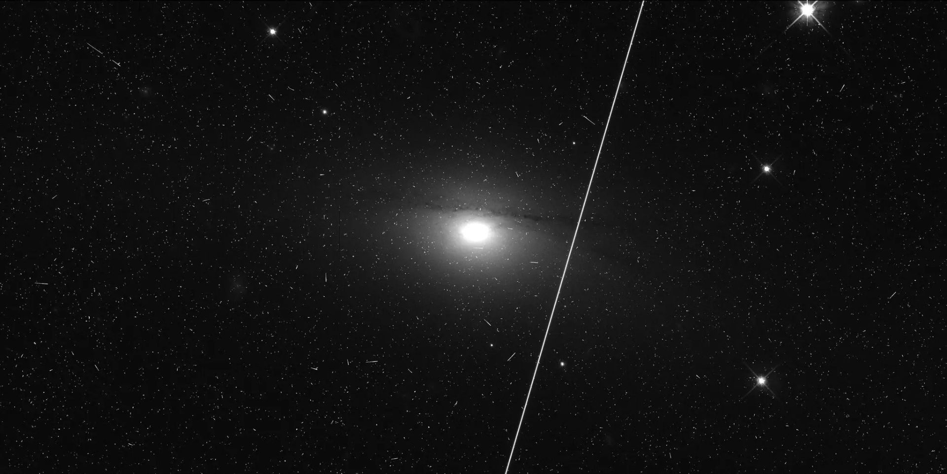 ماهواره گذری تصویر تلسکوپ فضایی هابل را خراب کرده است