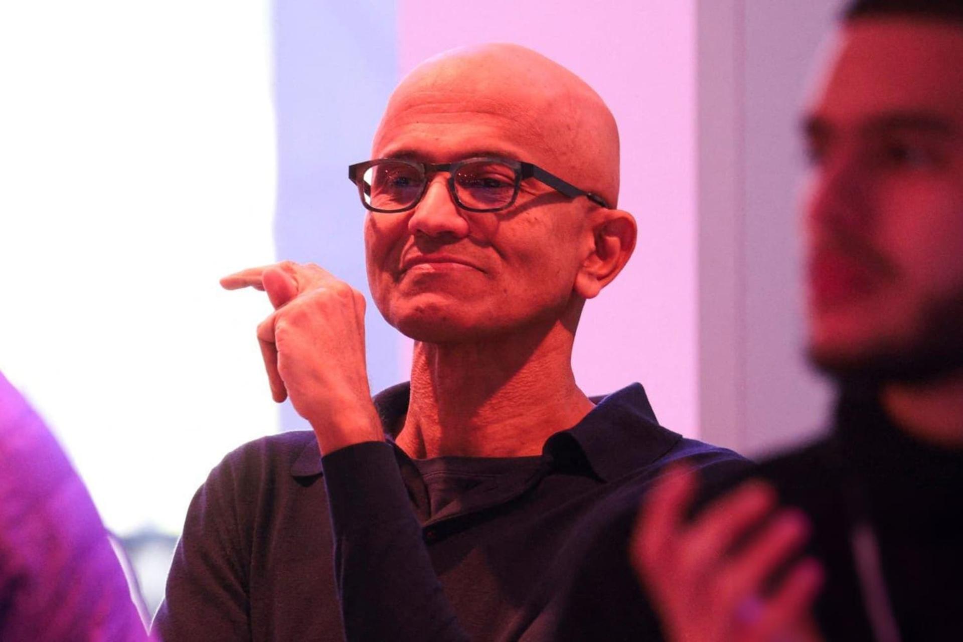 چهره ساتیا نادلا / Satya Nadella مدیرعامل مایکروسافت مرد عینکی کچل
