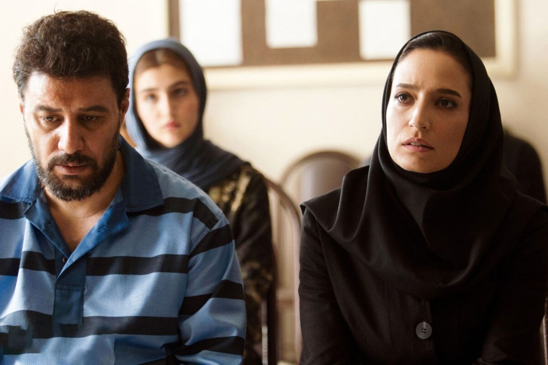 یک مرد و یک زن جوان در دادگاه