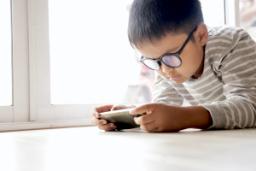 هشدار محققان درباره استفاده‌ از دستگاه‌های دیجیتال برای آرام‌کردن کودکان