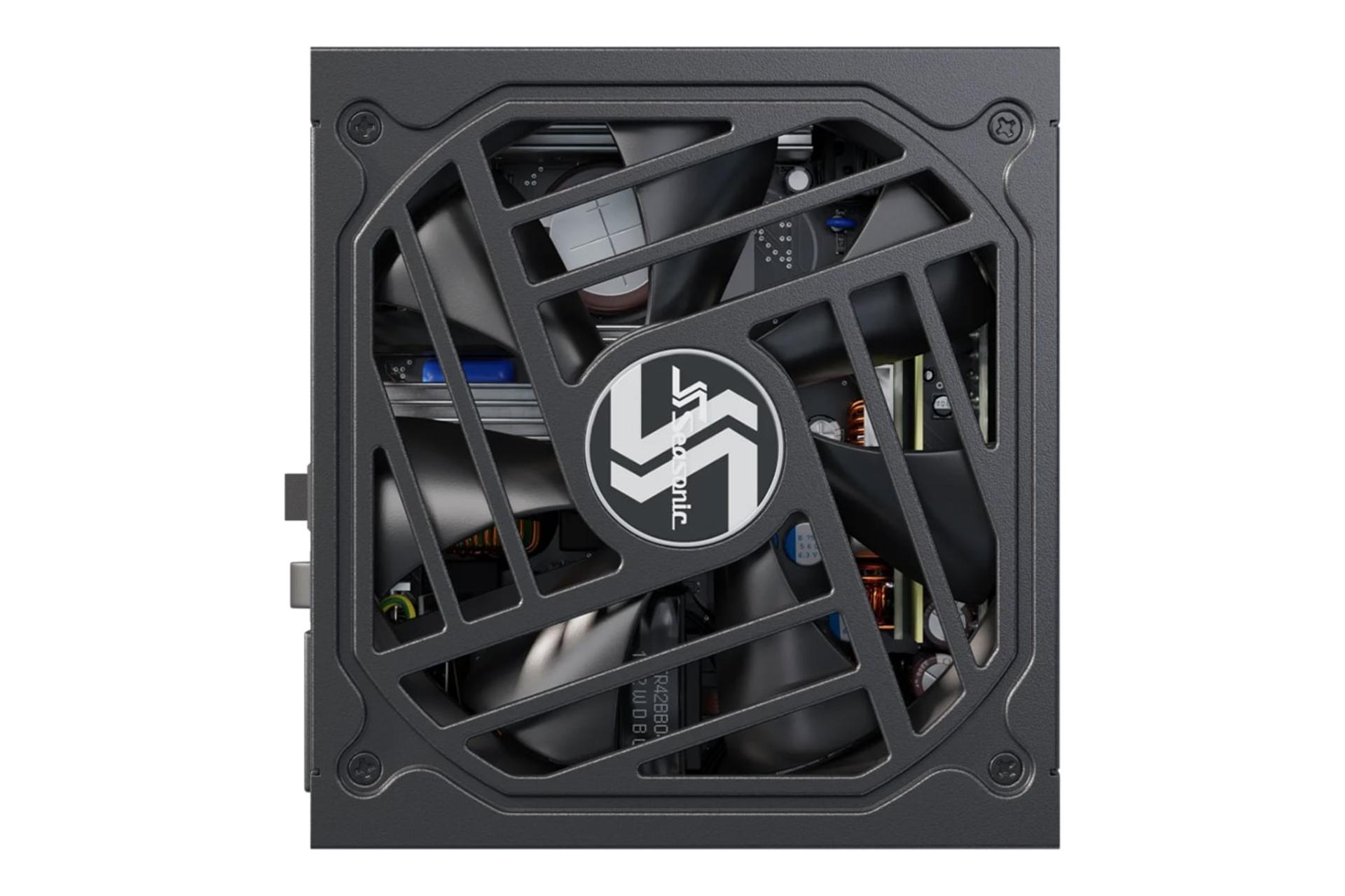 نمای پنل زیر پاور کامپیوتر سی سونیک FOCUS GX ATX 3.0 با توان 750 وات با نمایش لوگو و فن
