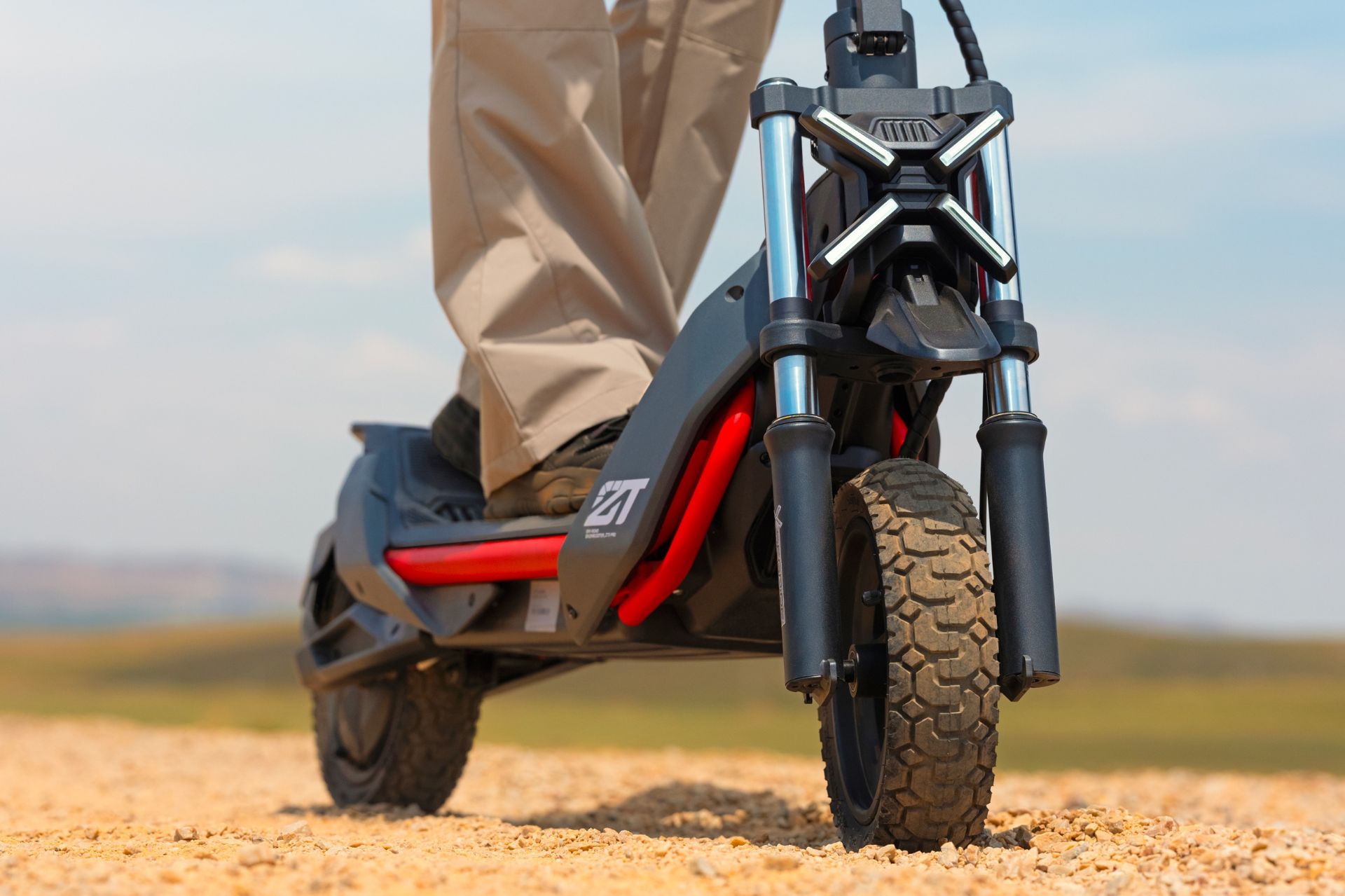 چرخ‌ها و سیستم تعلیق اسکوتر برقی Segway ZT3 Pro