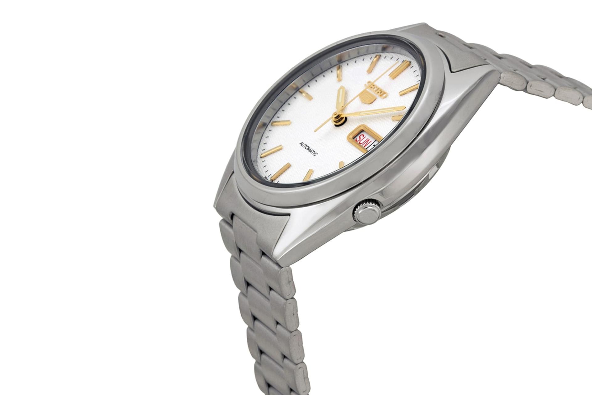 ساعت مچی مردانه سیکو 5 مدل SNXG47 نقره ای از نمای کناری / Seiko 5 SNXG47