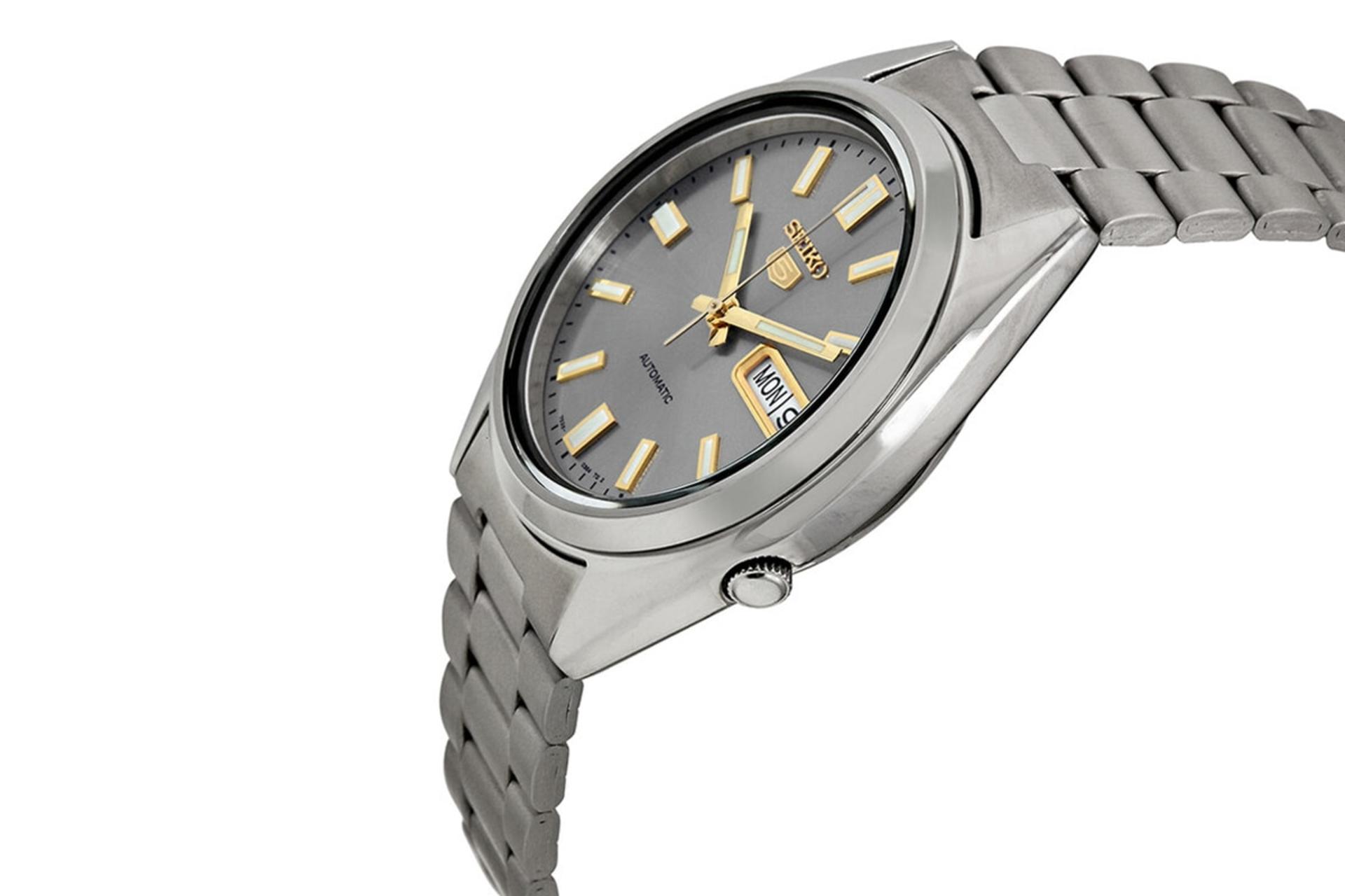 ساعت مچی مردانه سیکو 5 مدل SNXS75 نقره ای / Seiko 5 SNXS75 از نمای کناری