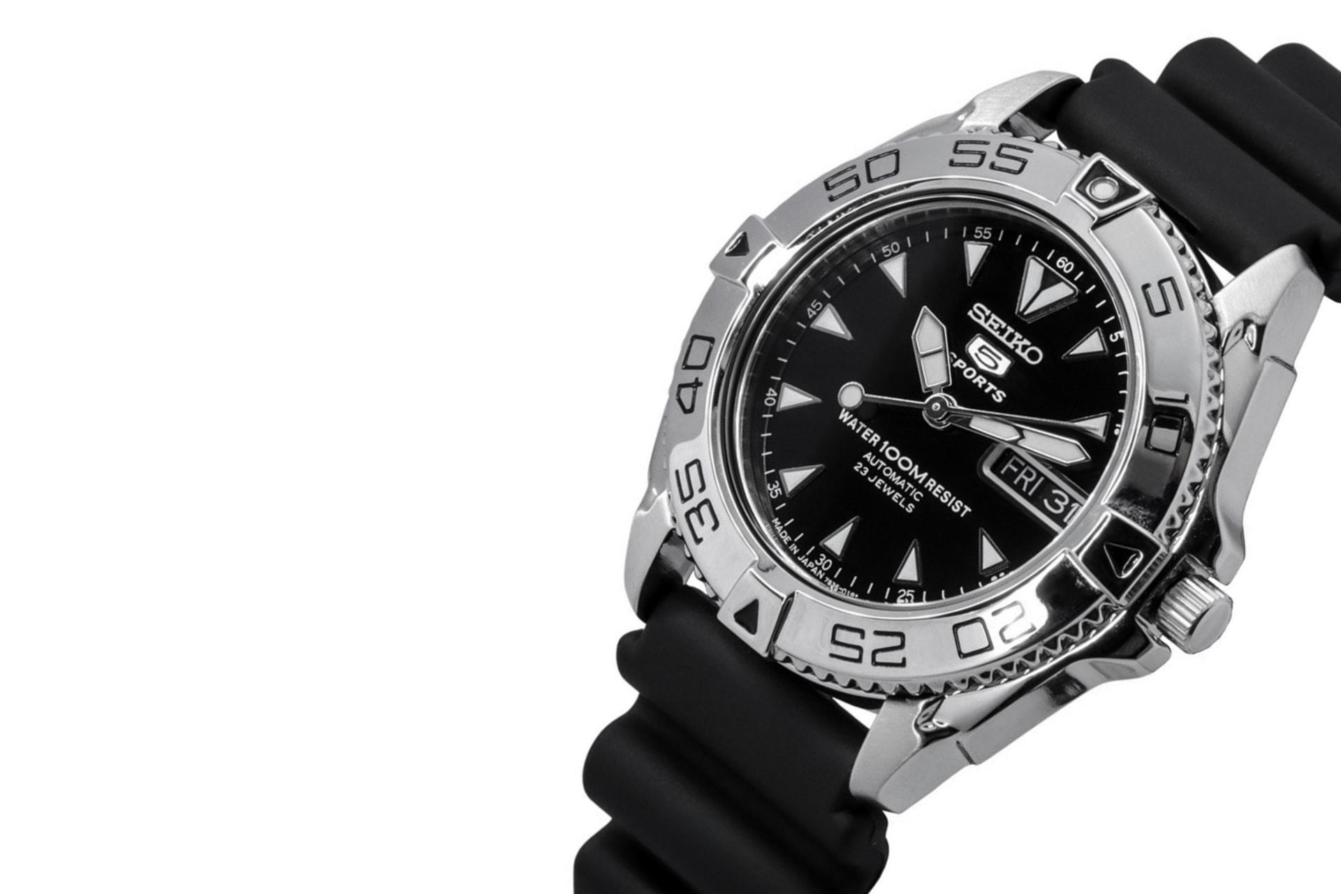 ساعت مچی مردانه سیکو Seiko 5 Sports SNZB33 از نمای کناری