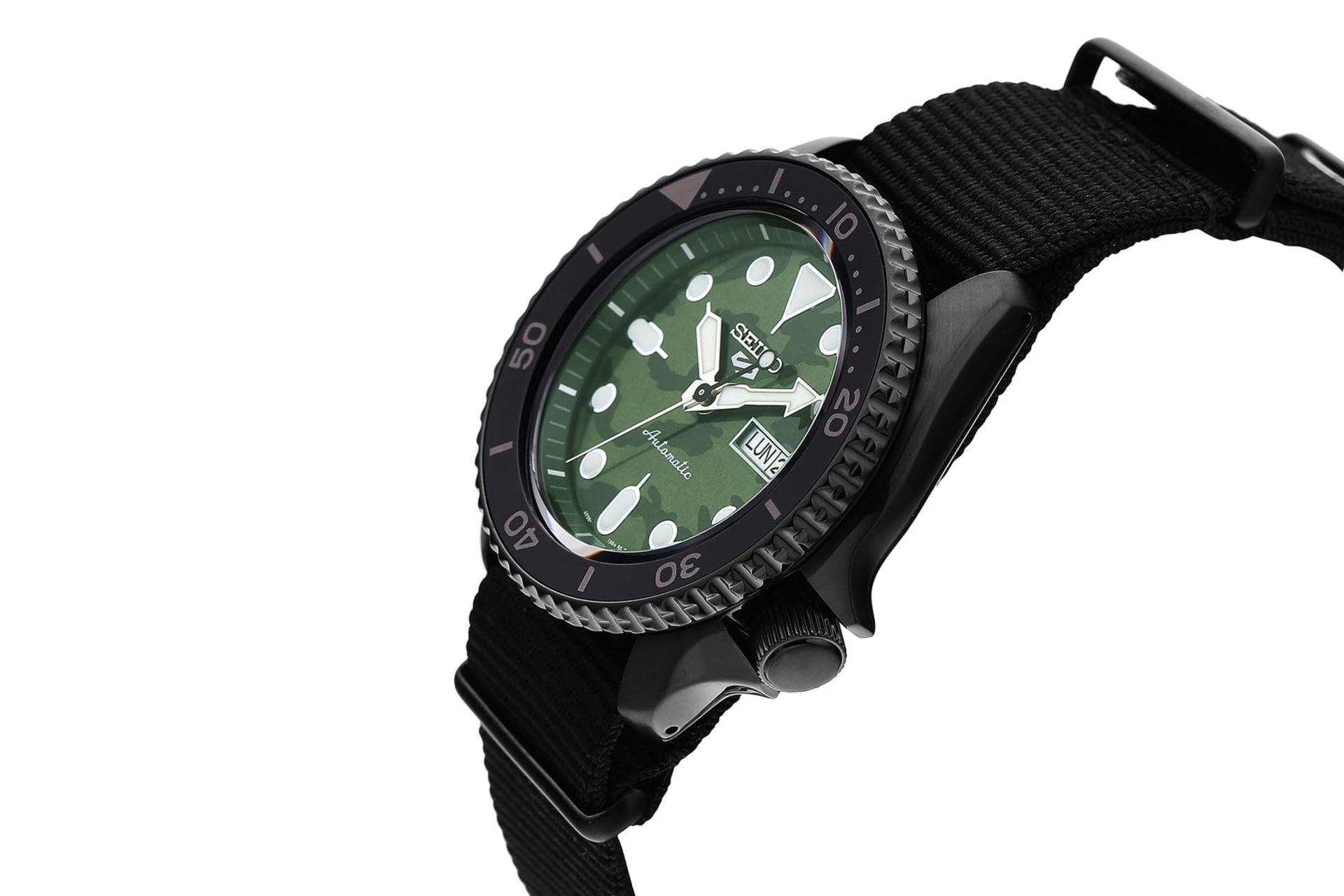ساعت مچی مردانه سیکو Seiko 5 Sports SRPJ37K1 از نمای کناری