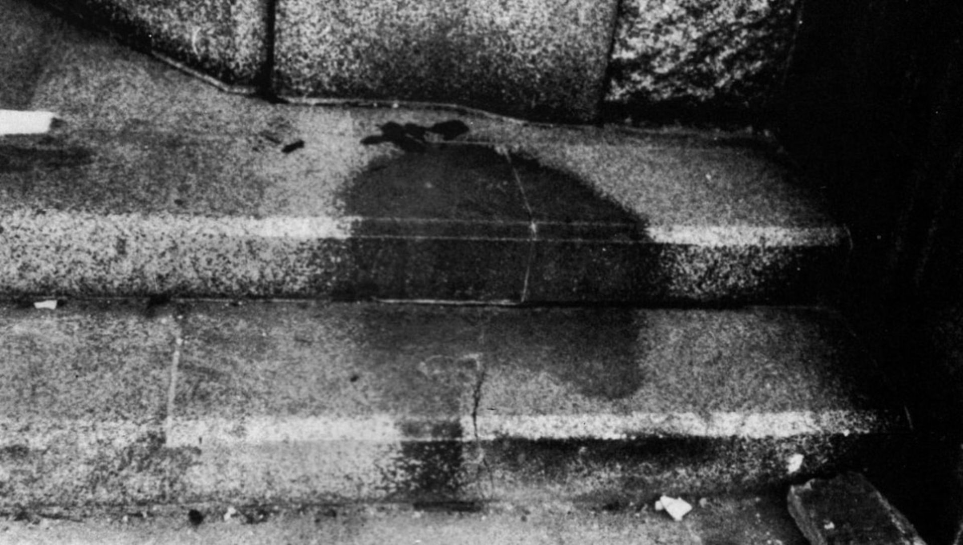سایه انسانی حک‌ شده بر سنگ در هیروشیما