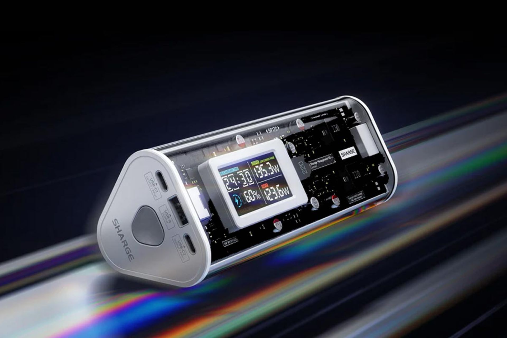 پاوربانک شارگیک ۱۷۰ با طراحی شفاف نمای کناری و درگاه‌های usb و دکمه‌ی پاور