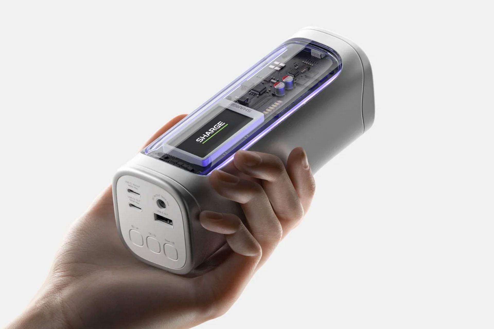 پاوربانک شفاف Shargeek 300 در دست