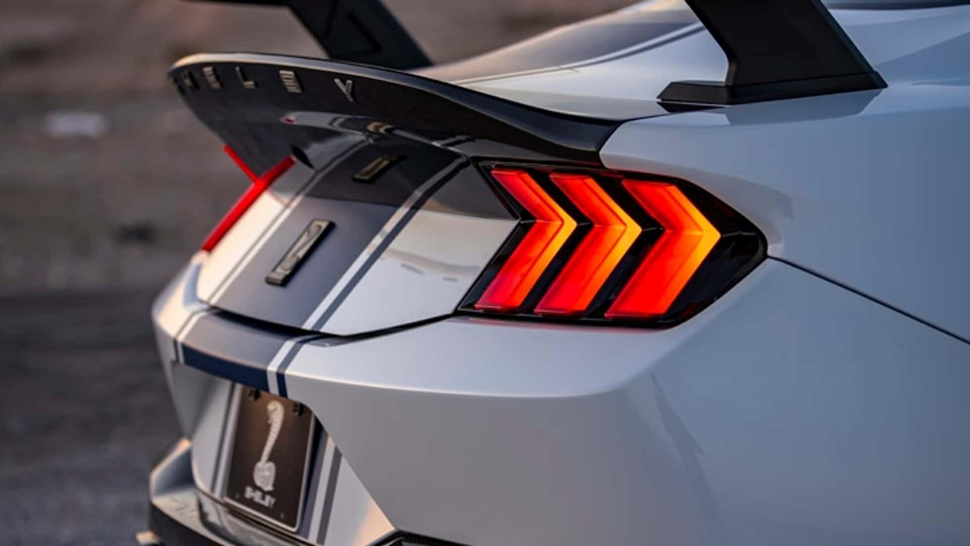 چراغ عقب خودروی شلبی Super Snake-R 2026