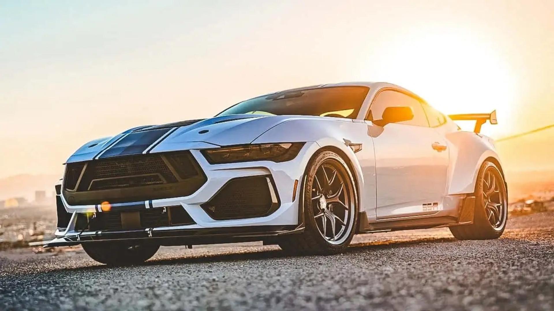 خودروی شلبی Super Snake-R 2026 با منظره‌ی آفتابی